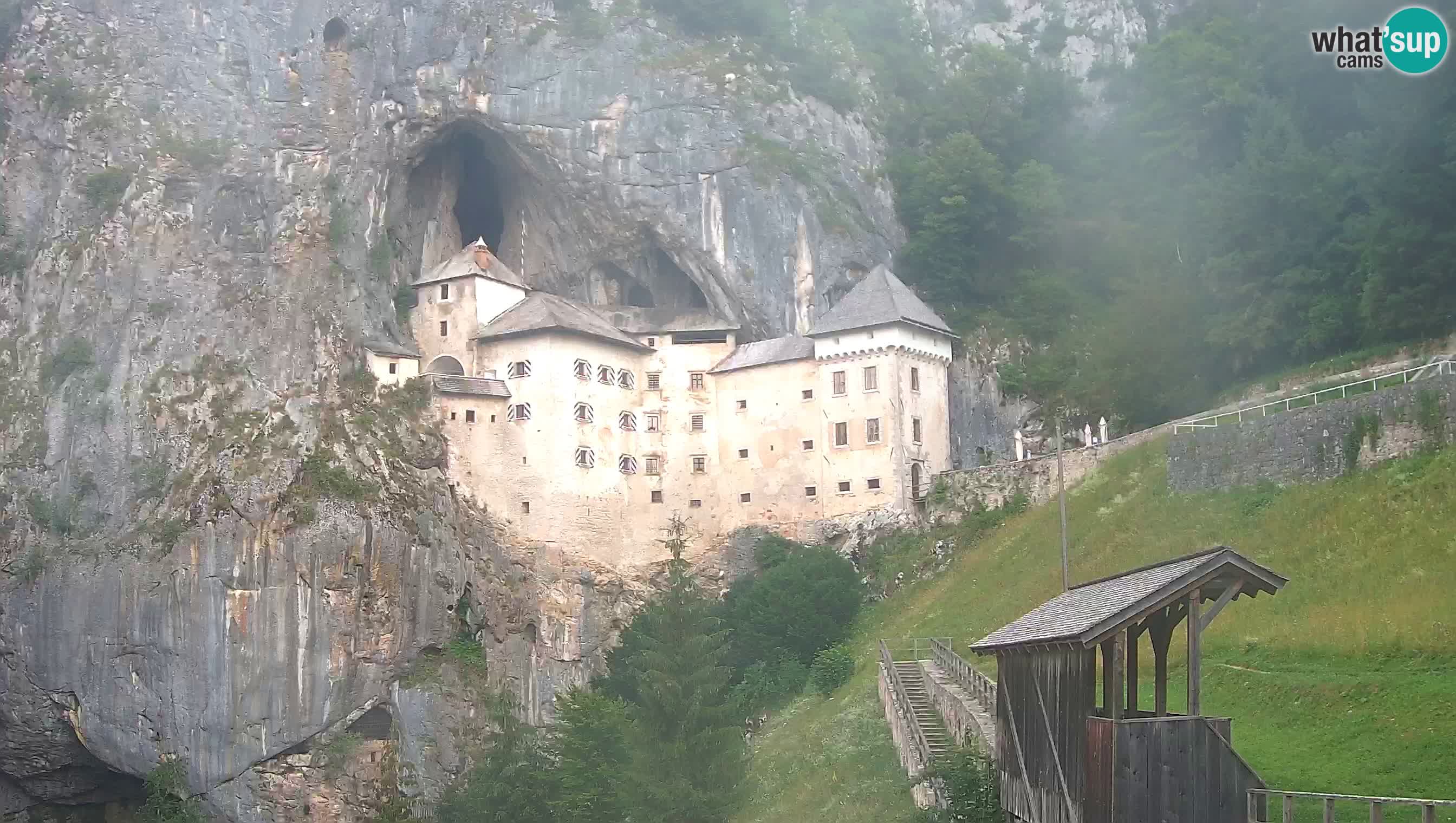 Spletna kamera Predjamski grad – Grad Predjama – Postojna