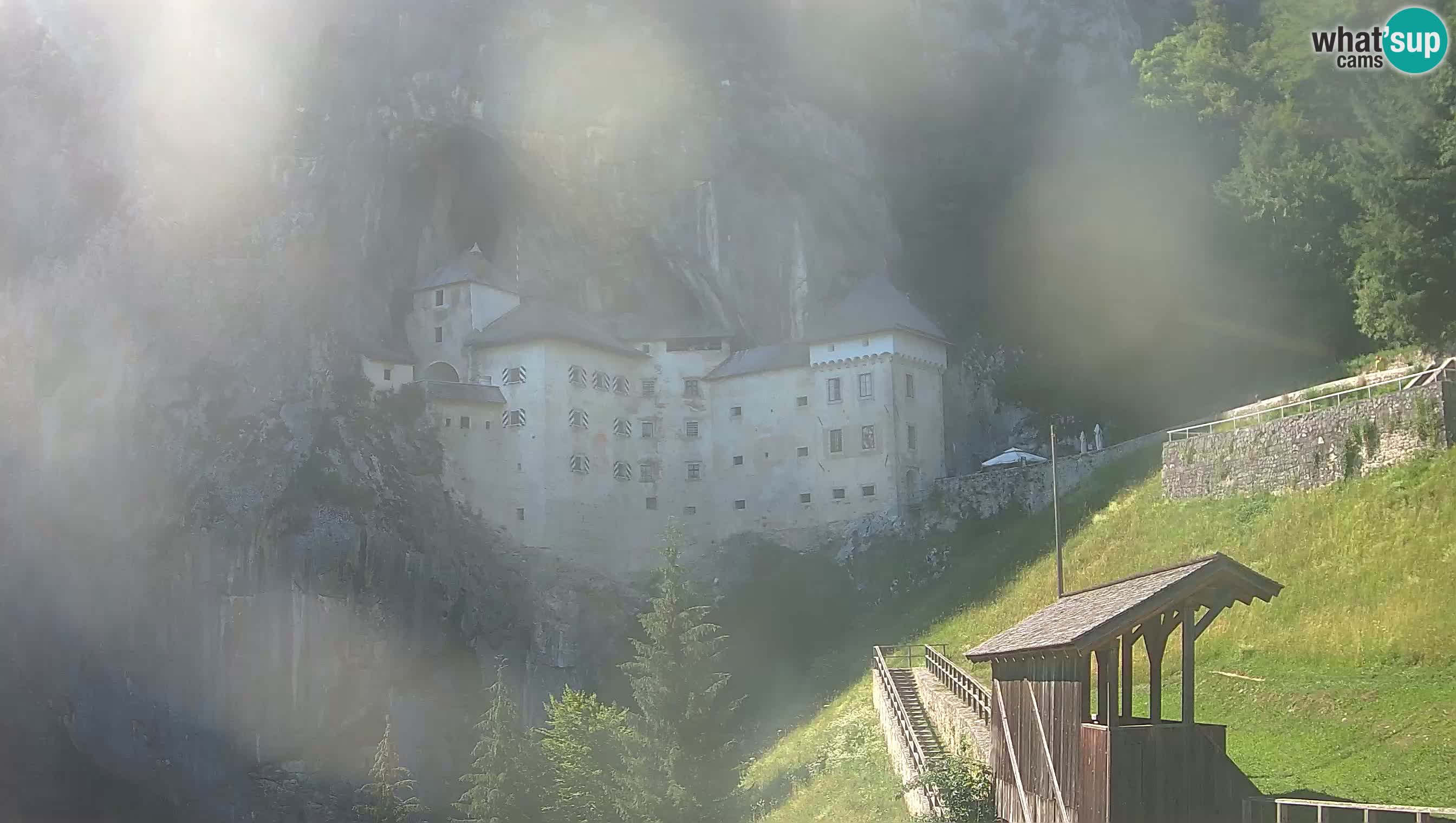 Live Webcam Höhlenburg Predjama – Postojna – Slowenien