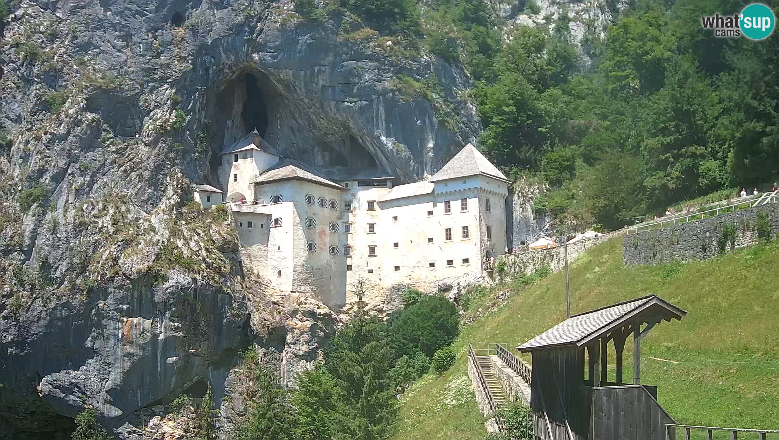 Spletna kamera Predjamski grad – Grad Predjama – Postojna