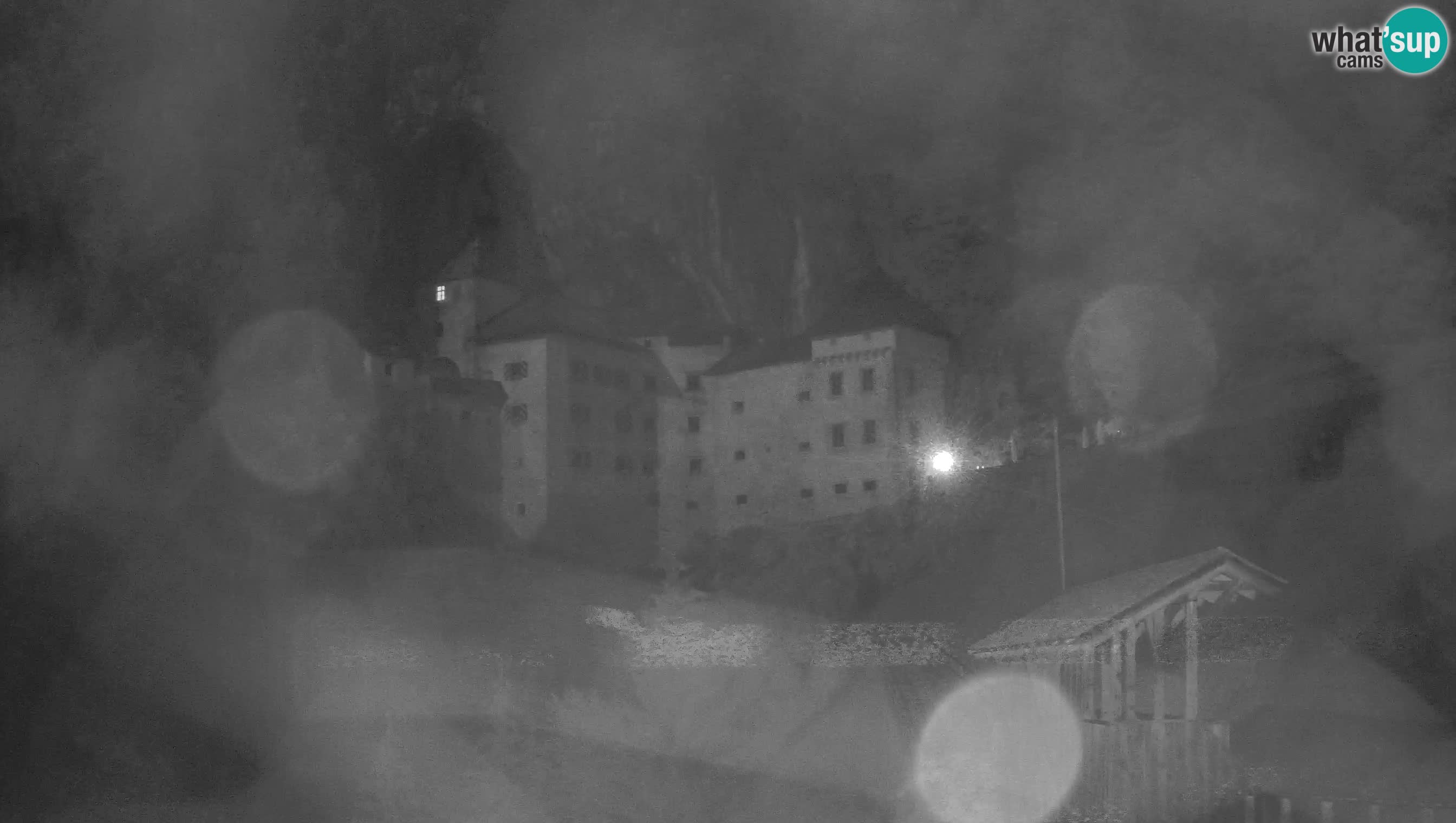 Spletna kamera Predjamski grad – Grad Predjama – Postojna