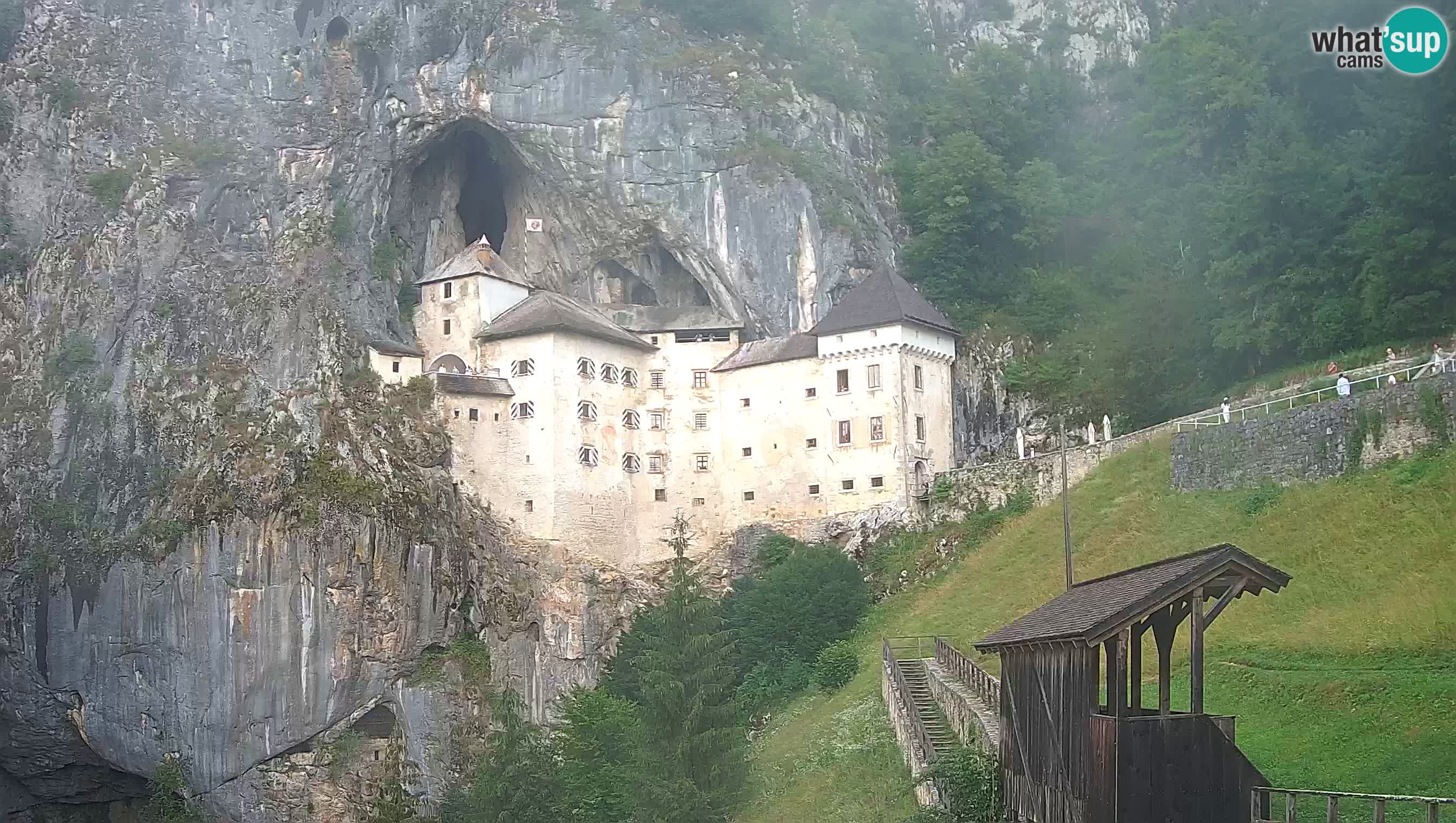 Spletna kamera Predjamski grad – Grad Predjama – Postojna