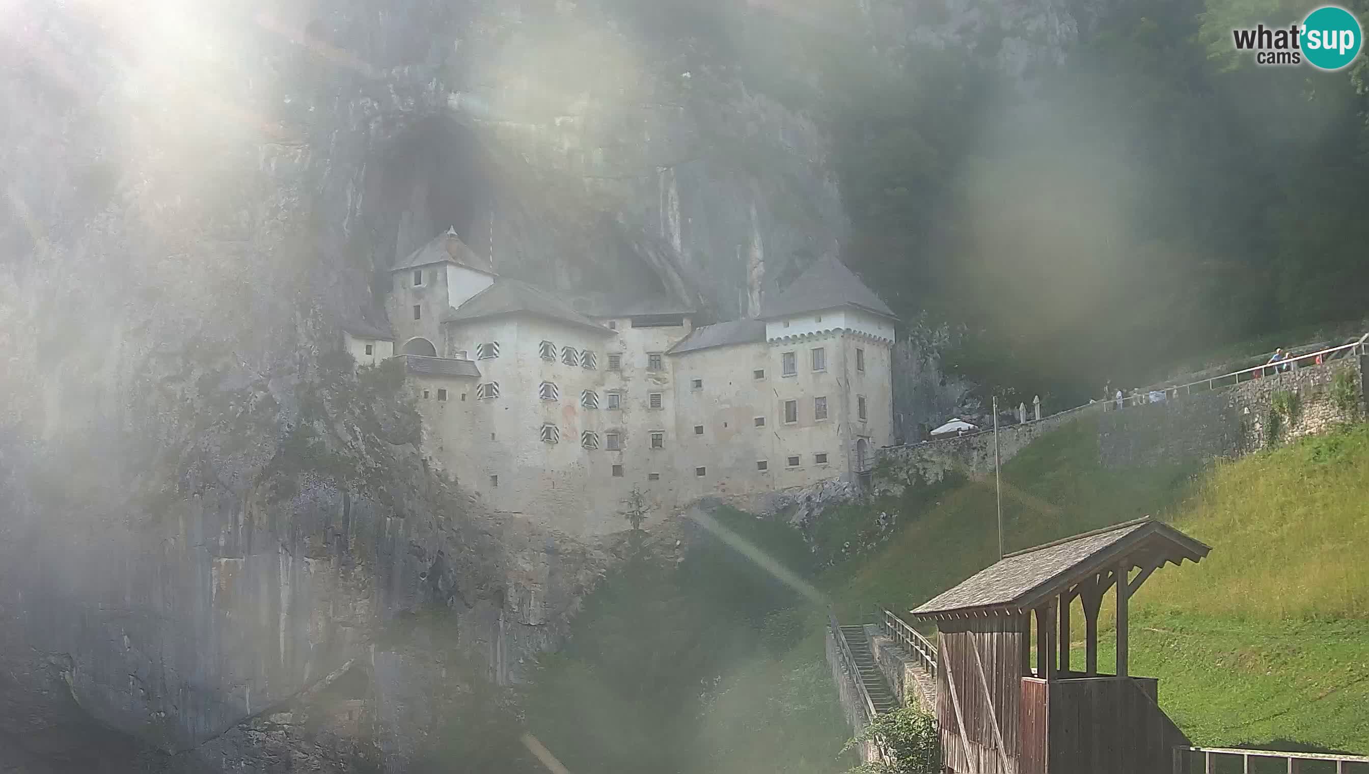 Spletna kamera Predjamski grad – Grad Predjama – Postojna