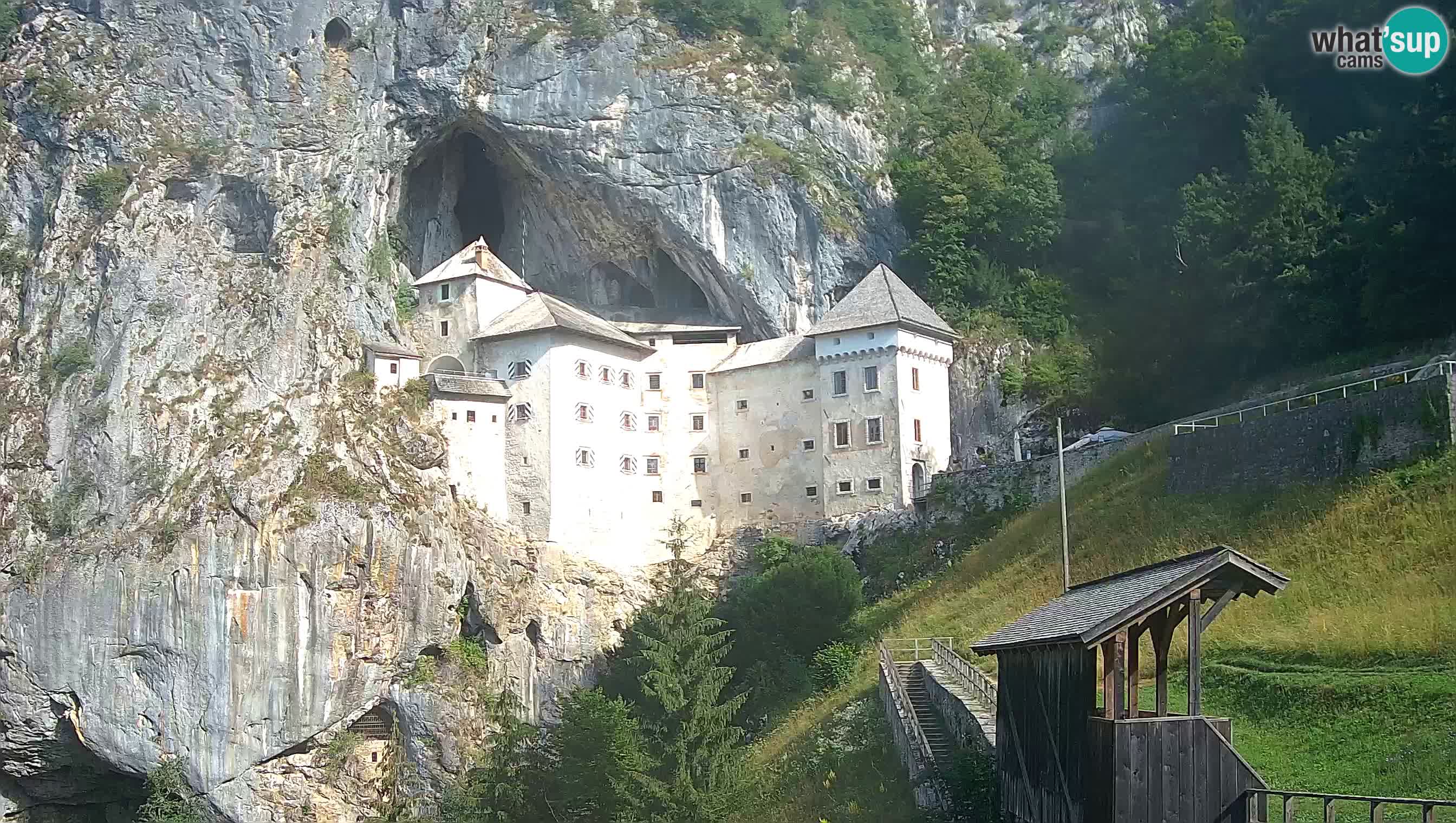Spletna kamera Predjamski grad – Grad Predjama – Postojna