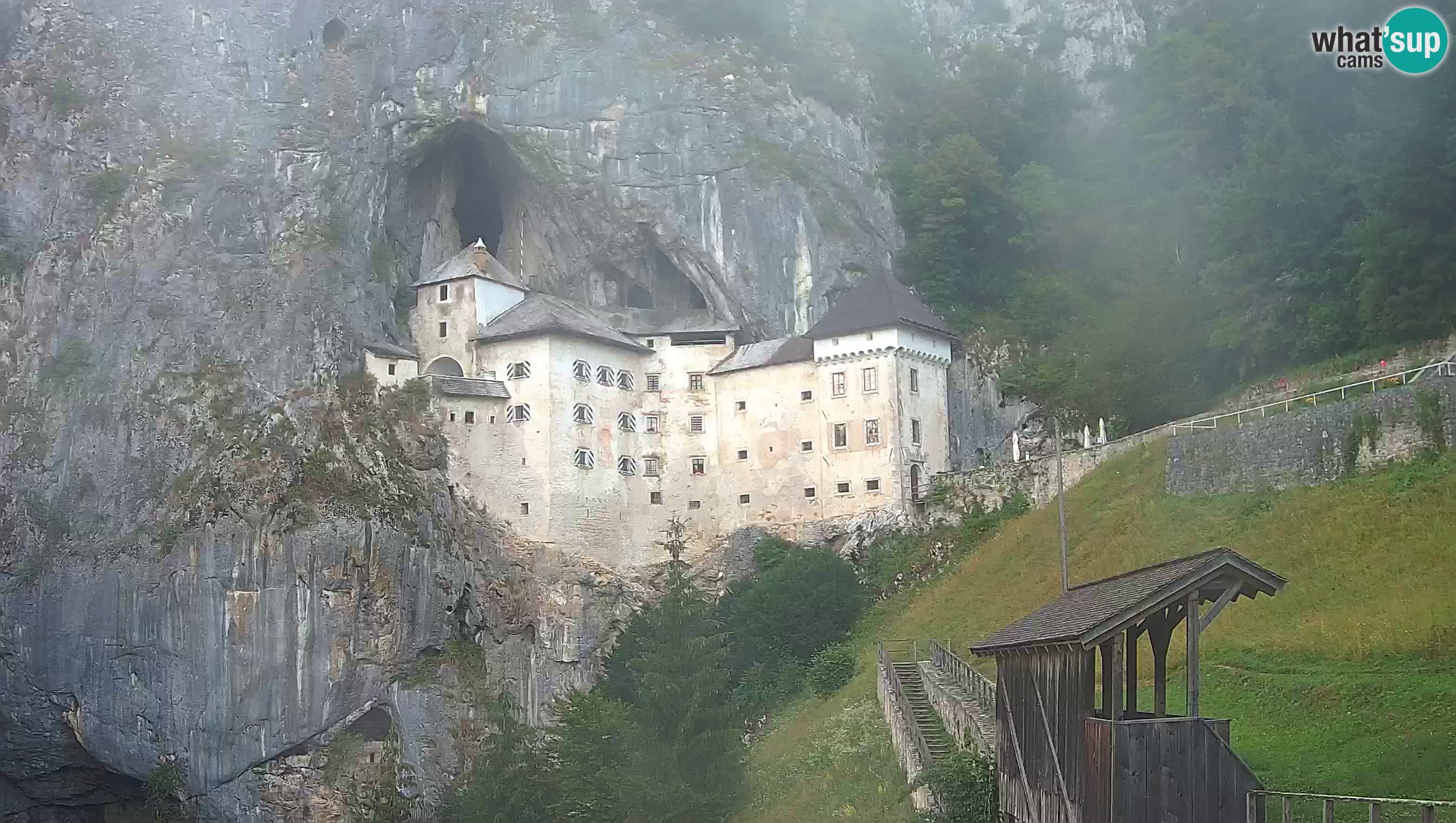 Spletna kamera Predjamski grad – Grad Predjama – Postojna