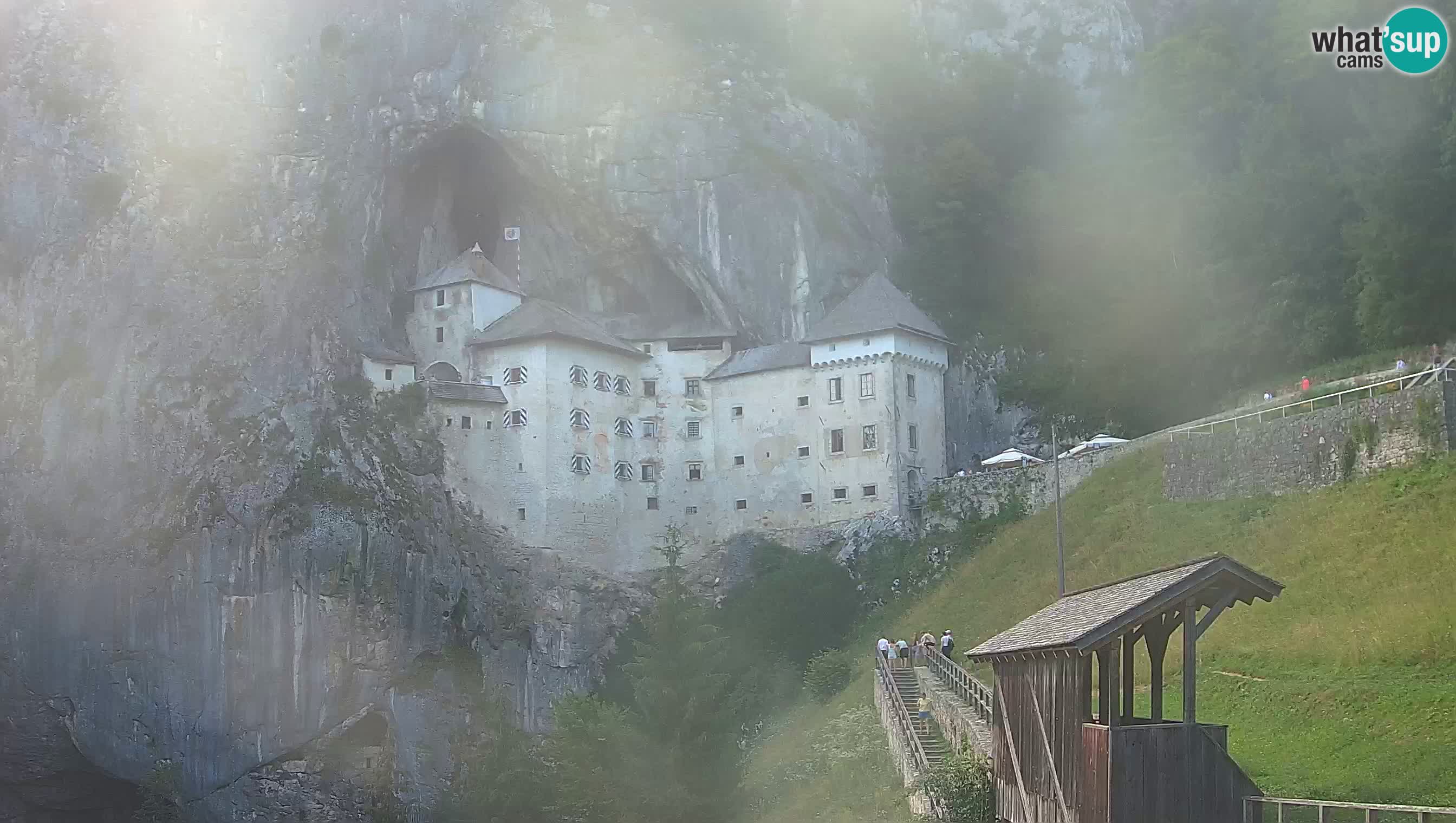 Spletna kamera Predjamski grad – Grad Predjama – Postojna