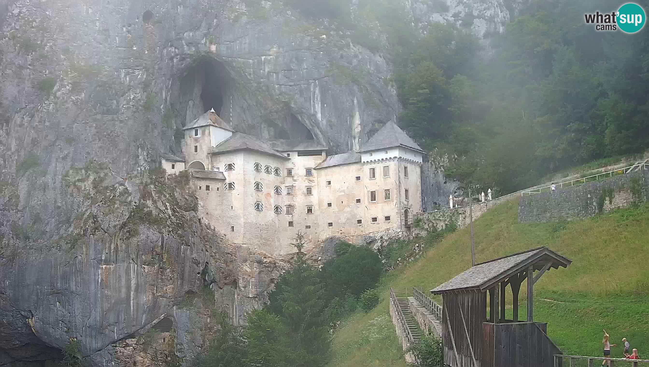 Spletna kamera Predjamski grad – Grad Predjama – Postojna