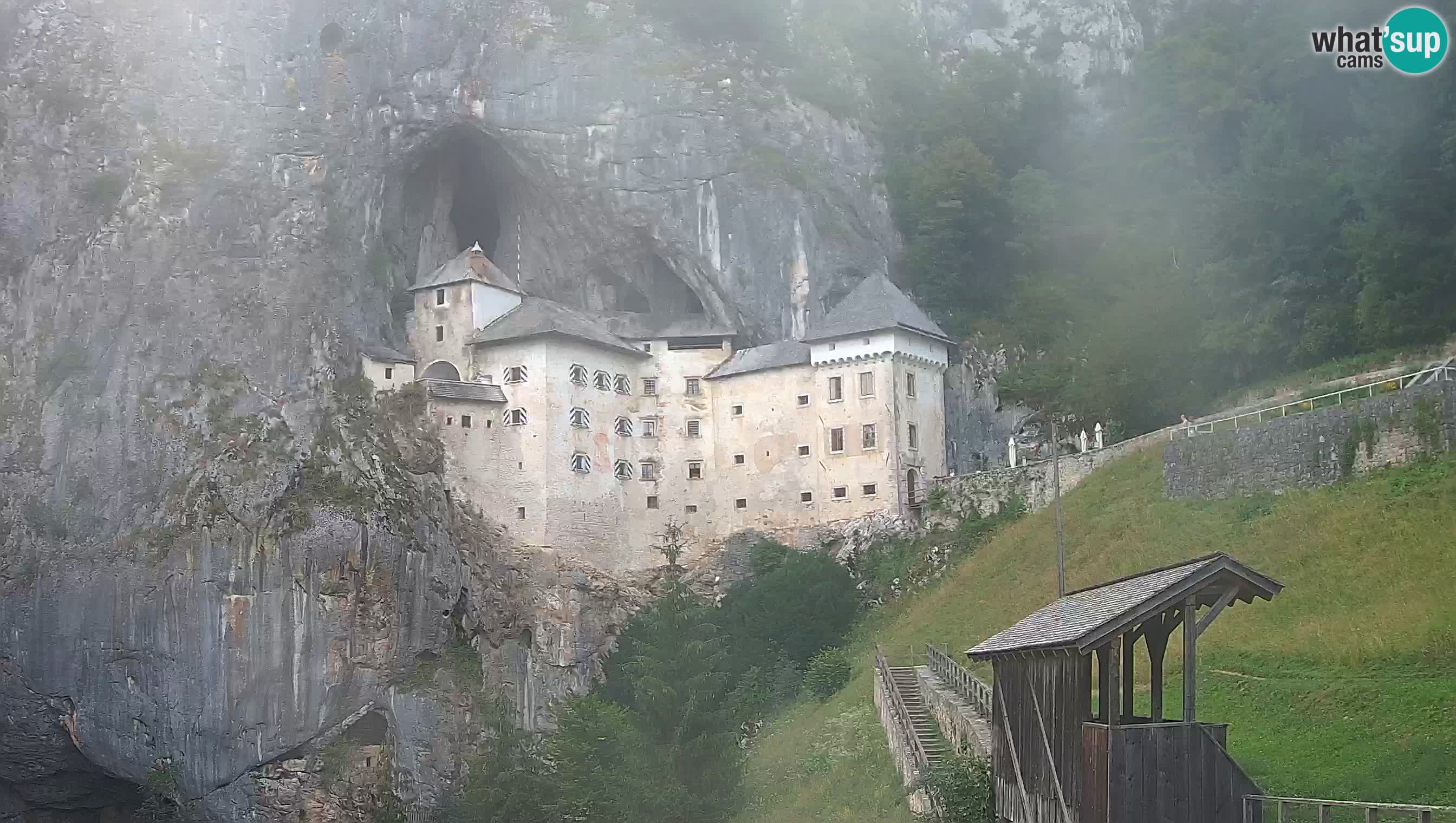 Spletna kamera Predjamski grad – Grad Predjama – Postojna