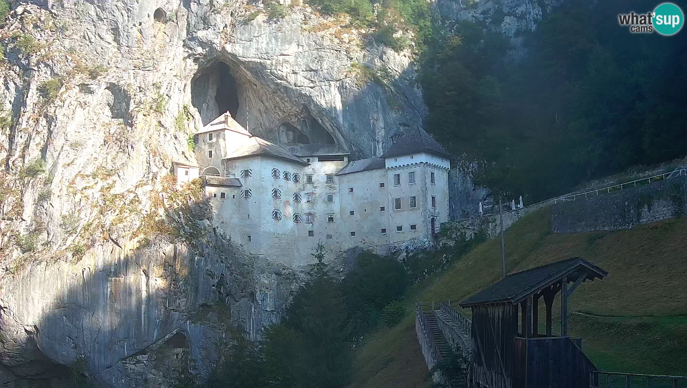 Spletna kamera Predjamski grad – Grad Predjama – Postojna