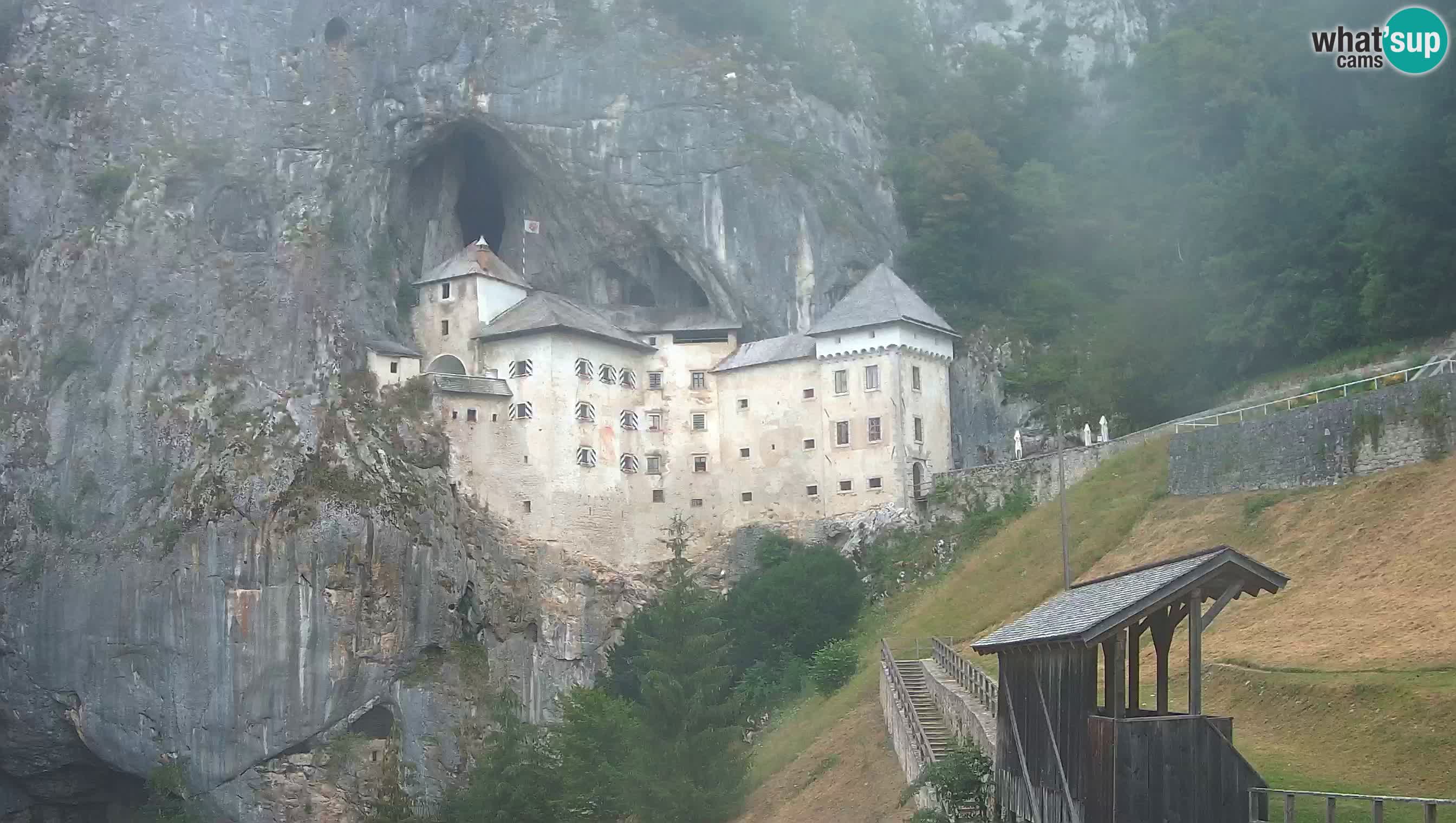 Spletna kamera Predjamski grad – Grad Predjama – Postojna