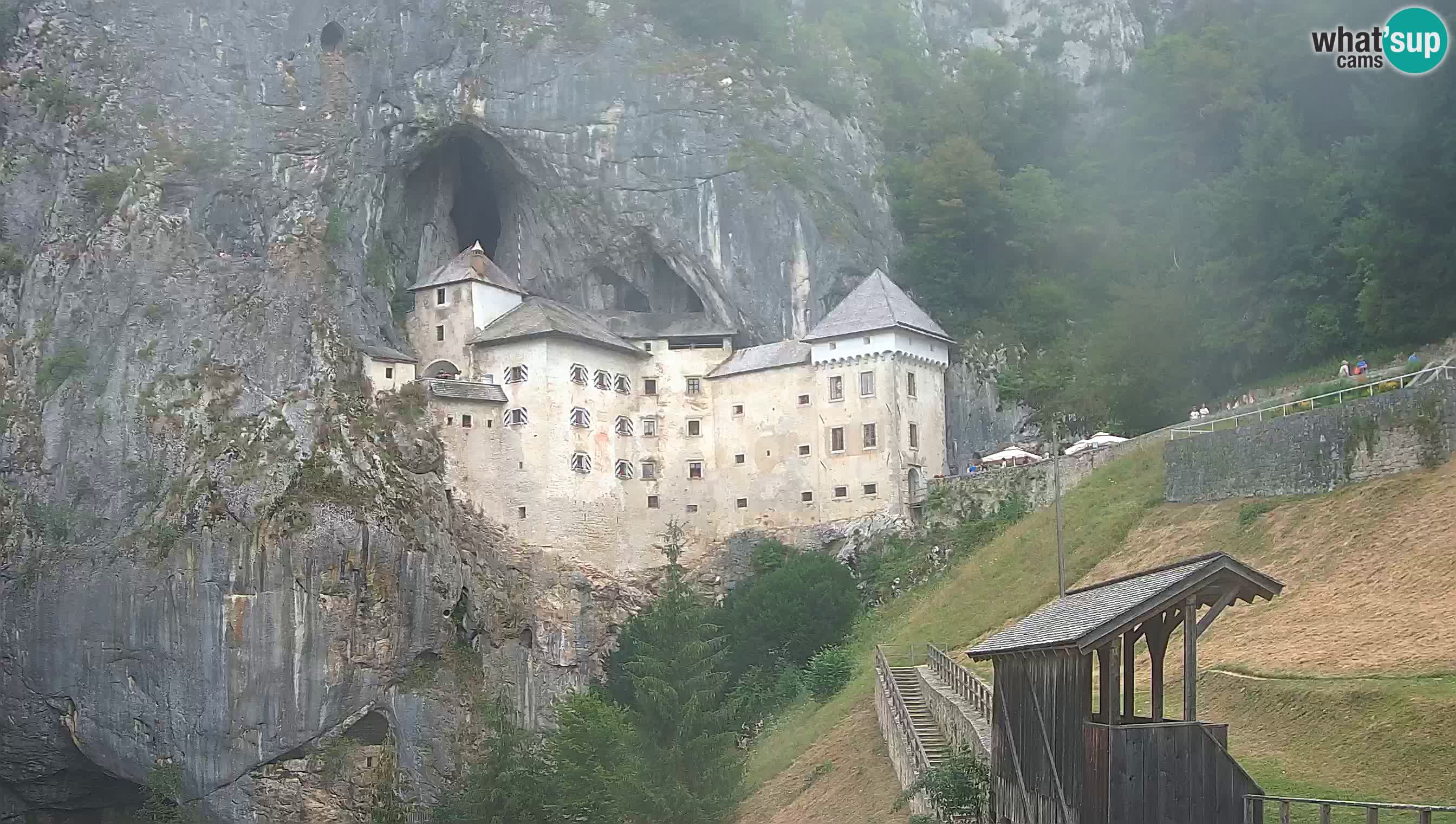 Spletna kamera Predjamski grad – Grad Predjama – Postojna