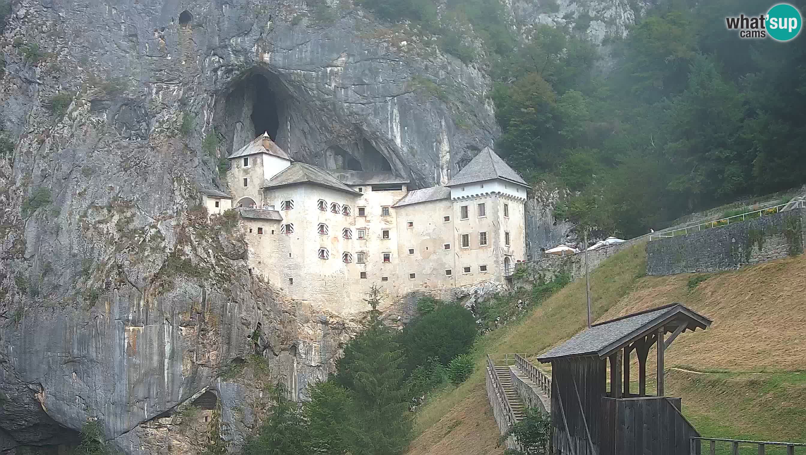 Spletna kamera Predjamski grad – Grad Predjama – Postojna