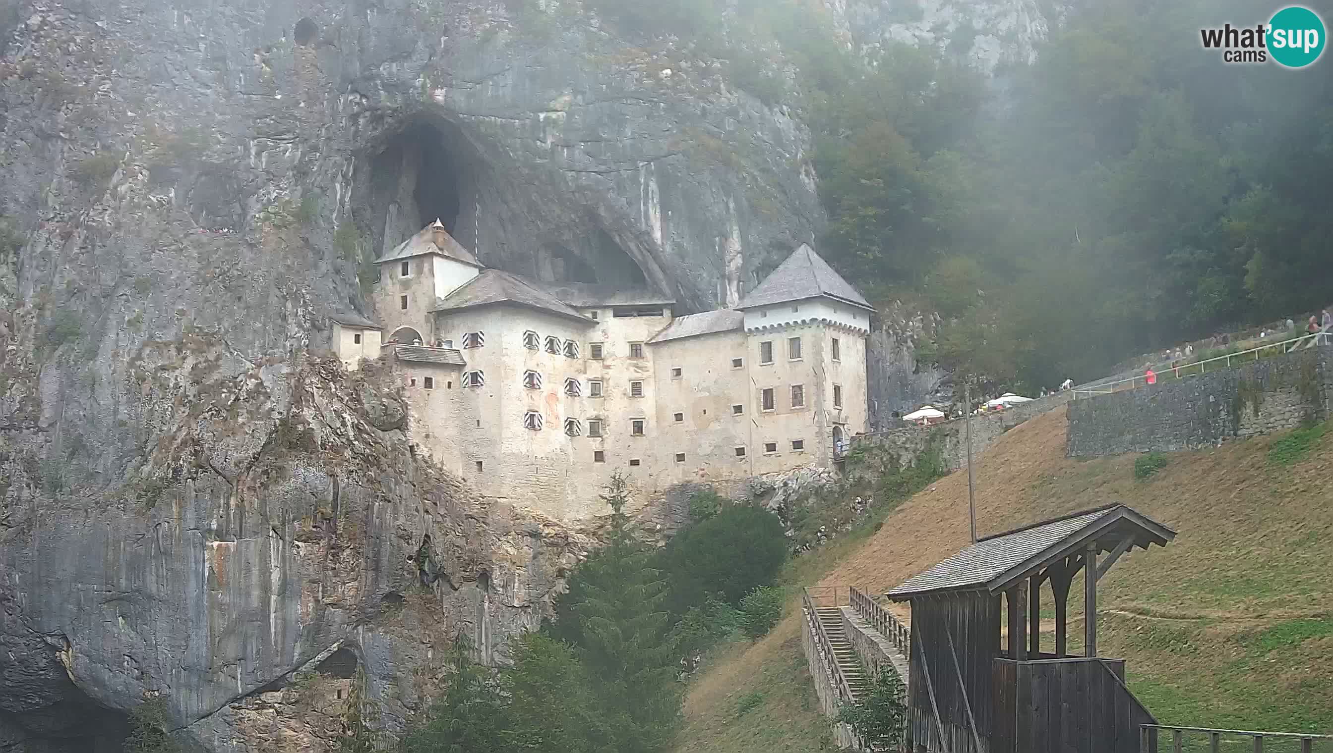 Spletna kamera Predjamski grad – Grad Predjama – Postojna