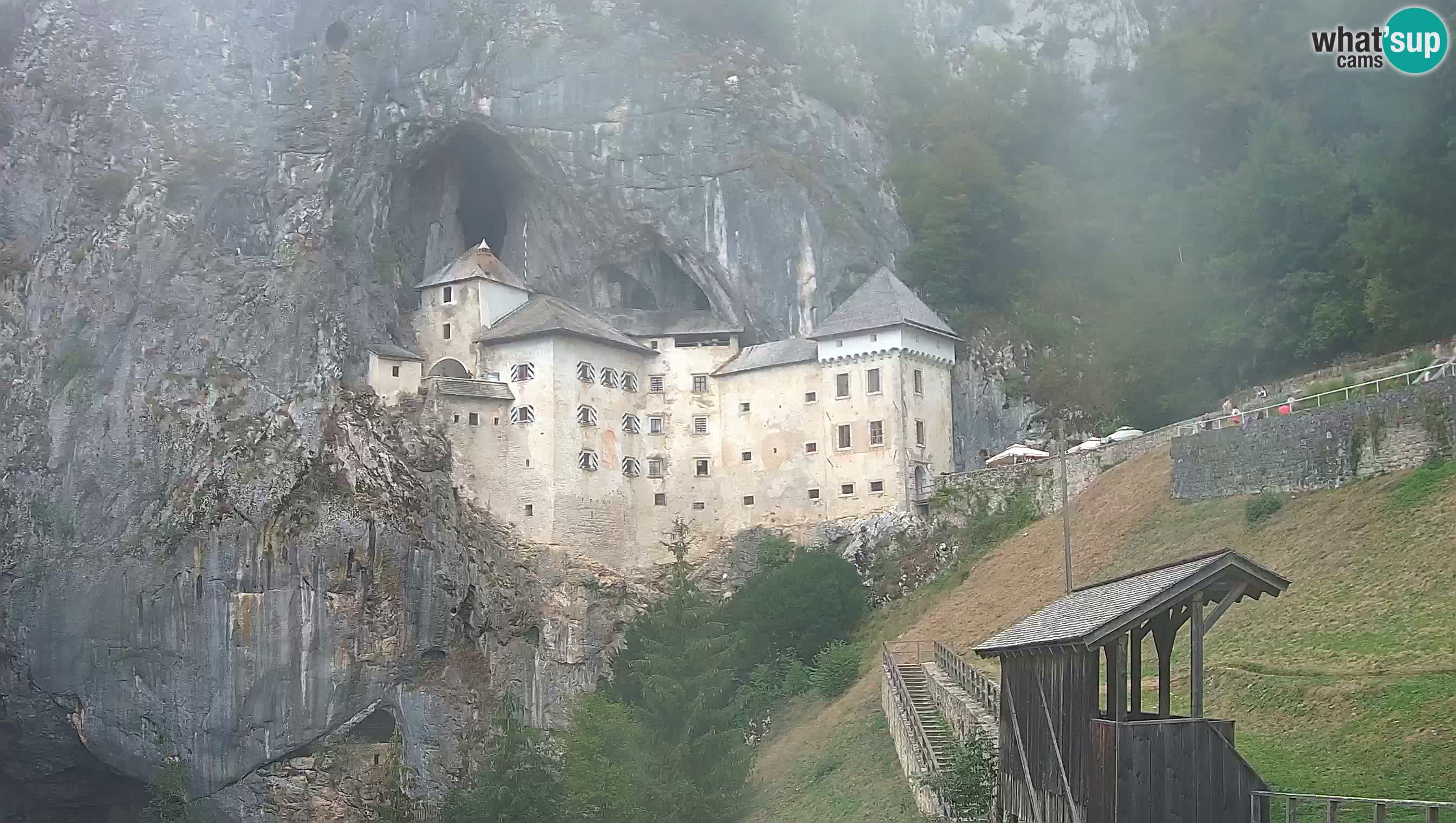 Spletna kamera Predjamski grad – Grad Predjama – Postojna