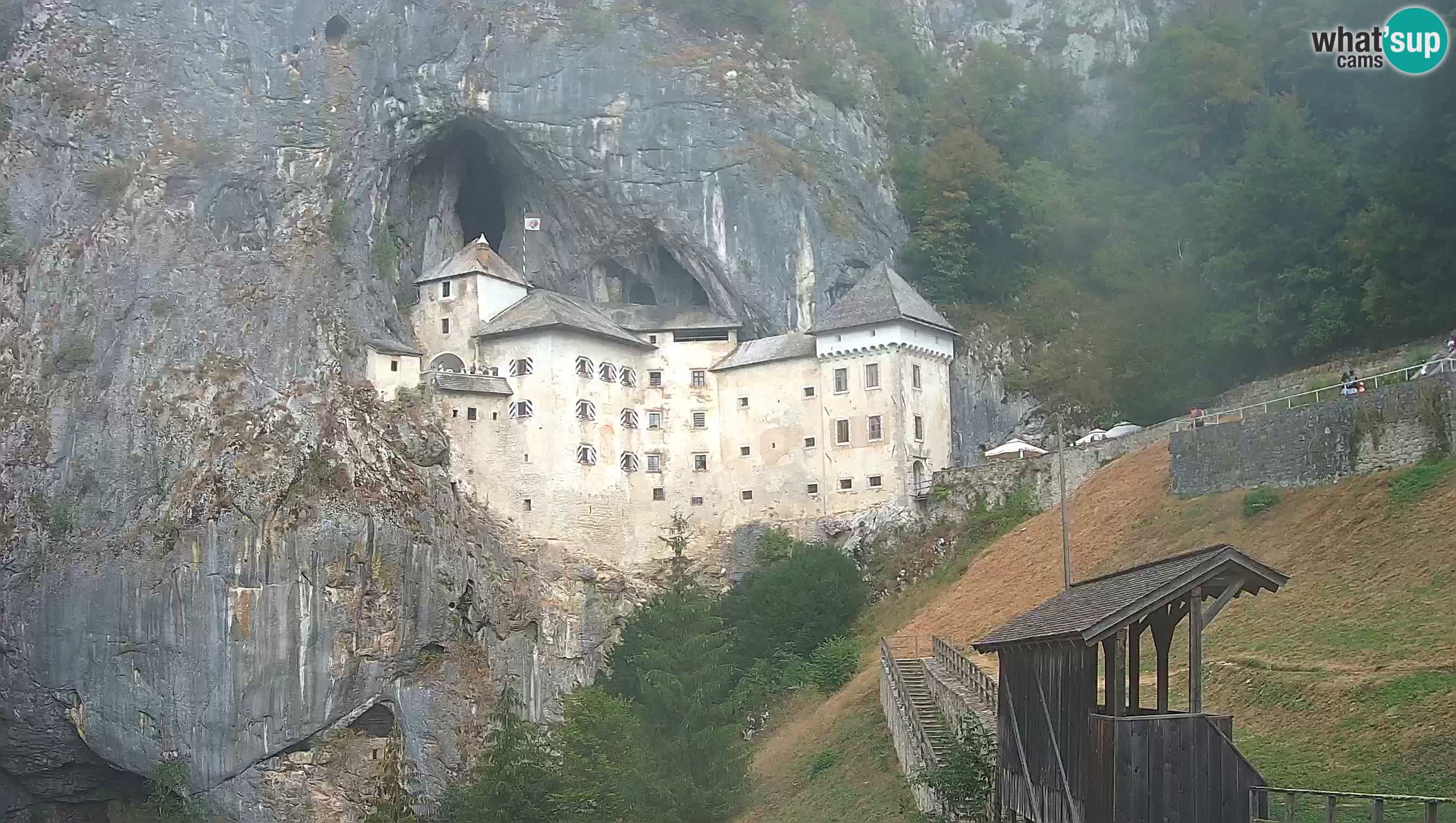 Spletna kamera Predjamski grad – Grad Predjama – Postojna