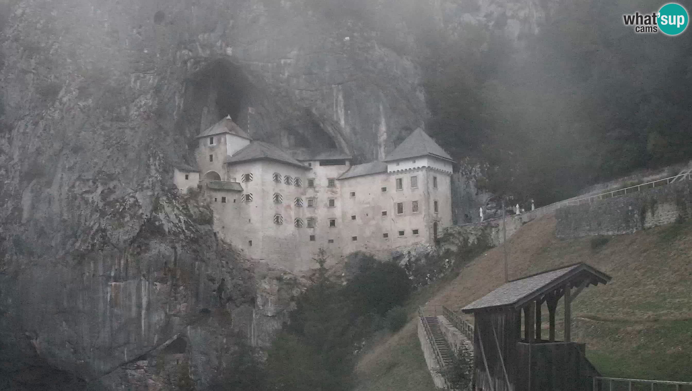 Spletna kamera Predjamski grad – Grad Predjama – Postojna