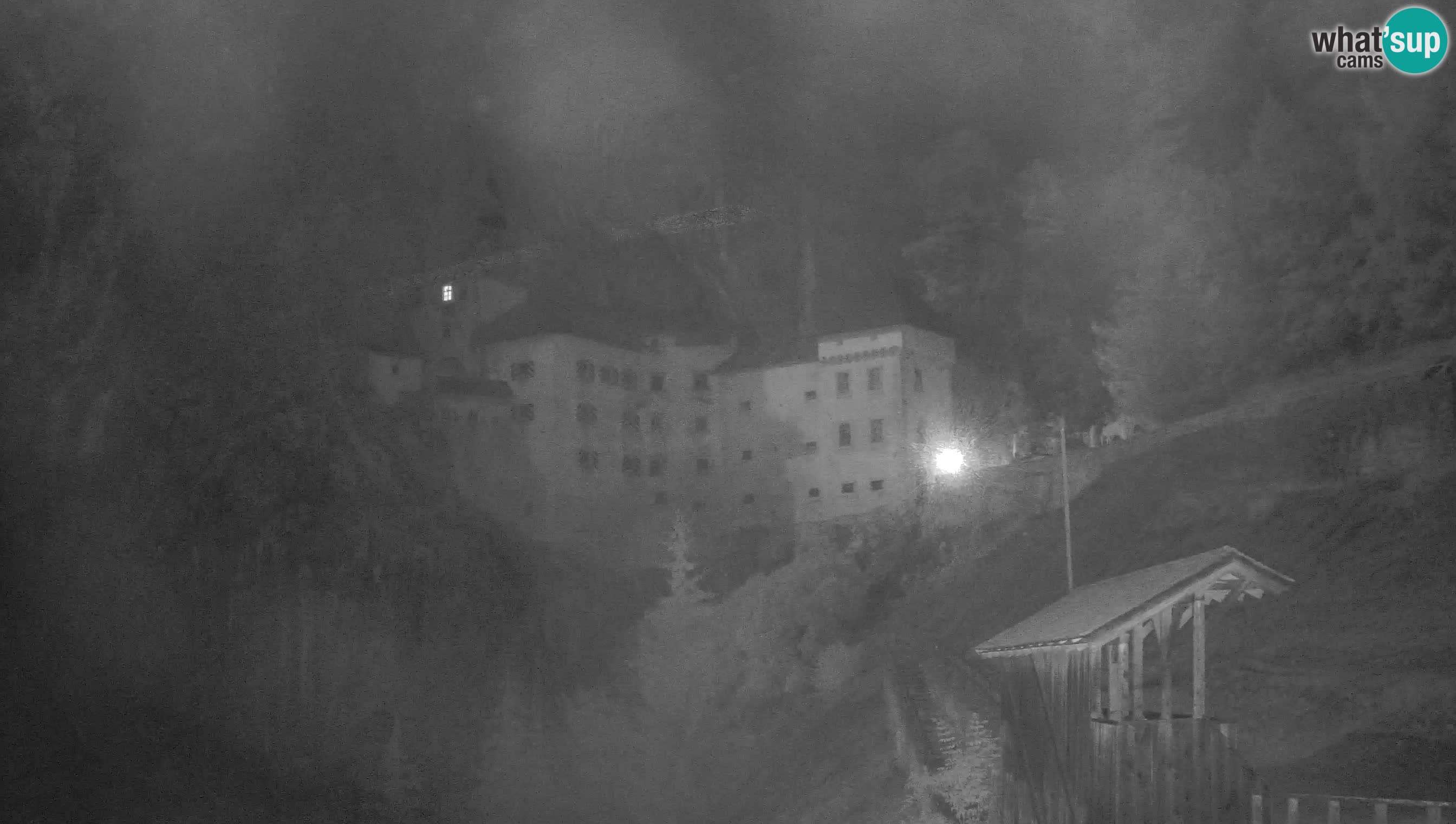 Spletna kamera Predjamski grad – Grad Predjama – Postojna
