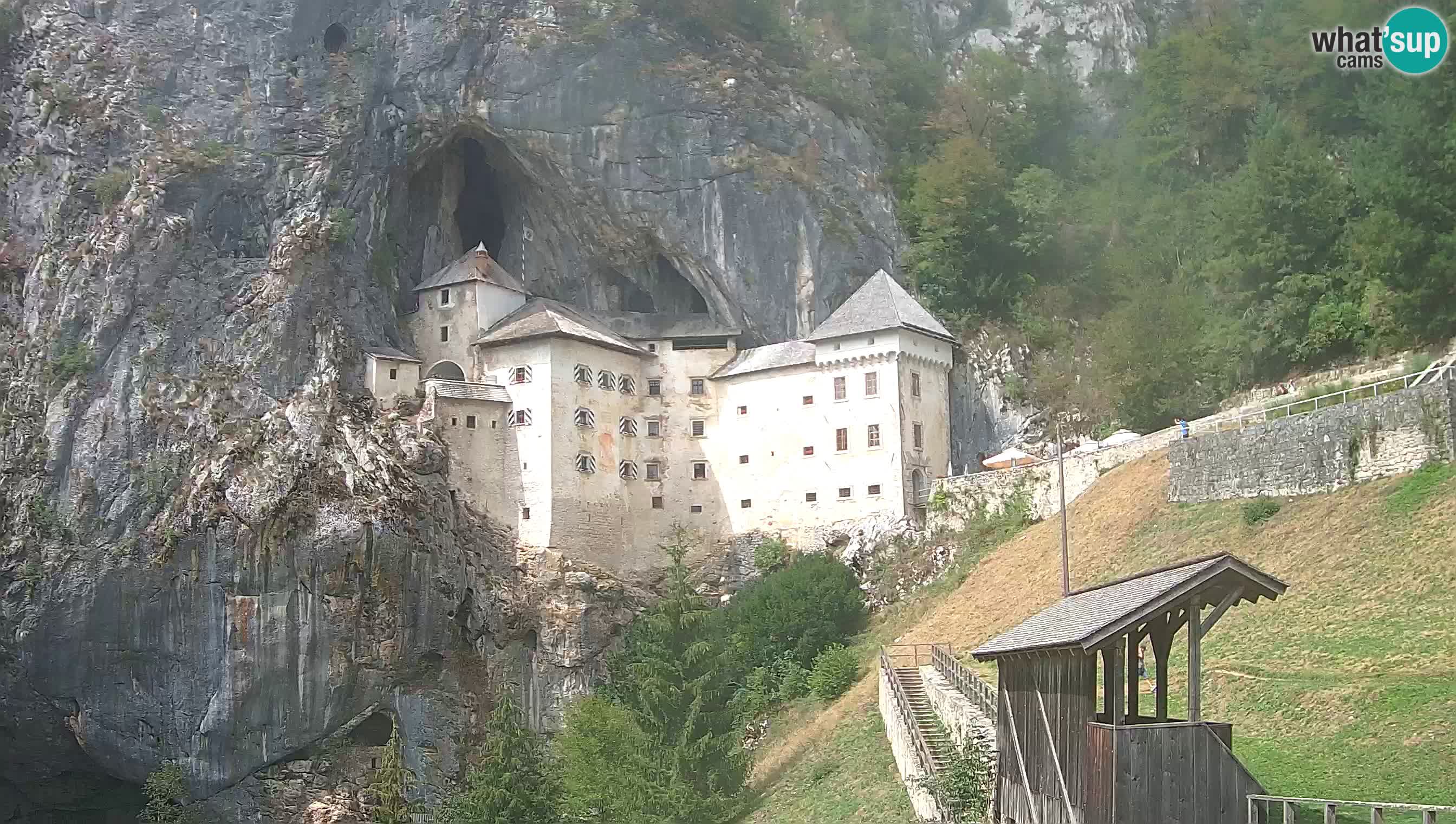 Spletna kamera Predjamski grad – Grad Predjama – Postojna