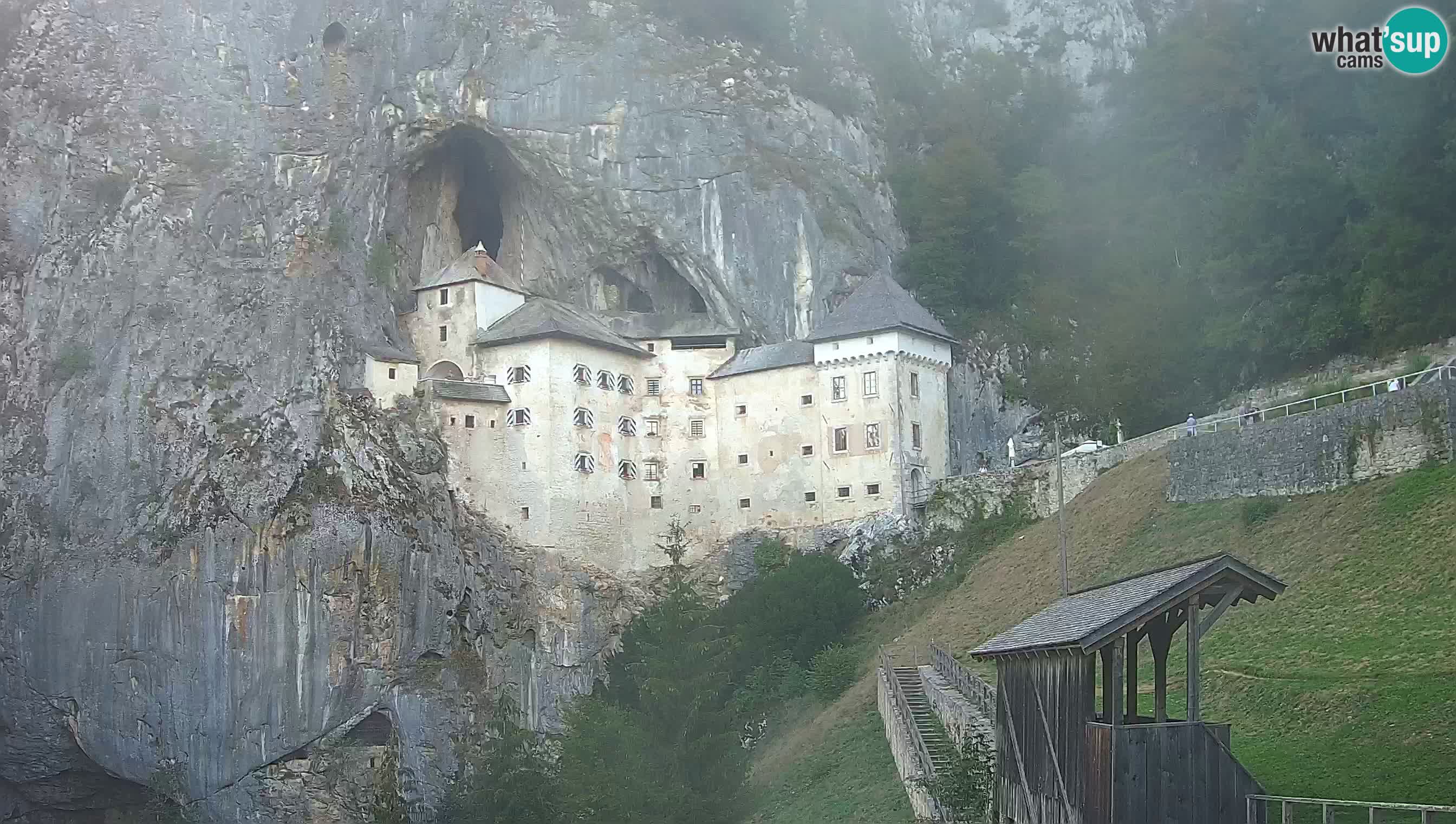 Spletna kamera Predjamski grad – Grad Predjama – Postojna
