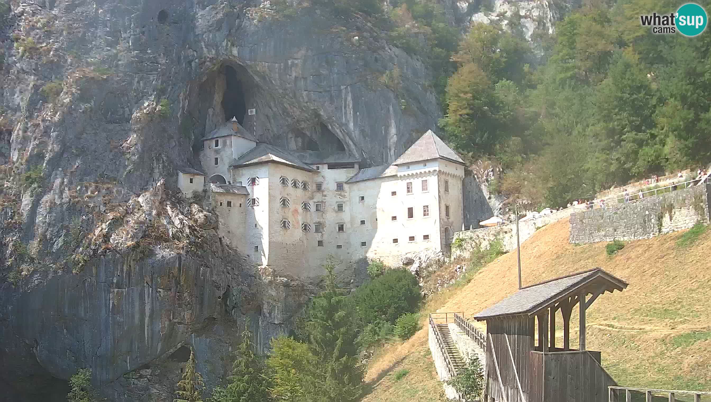 Spletna kamera Predjamski grad – Grad Predjama – Postojna
