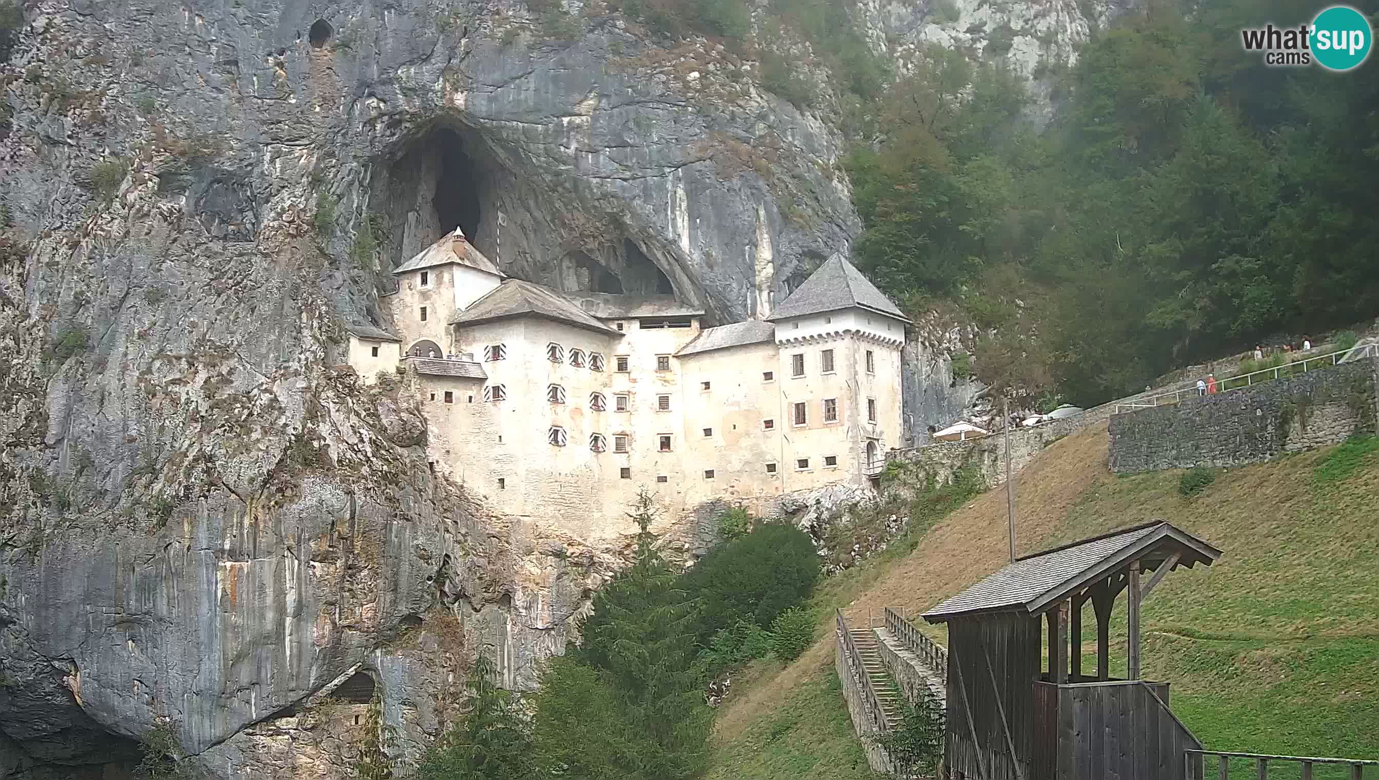 Spletna kamera Predjamski grad – Grad Predjama – Postojna