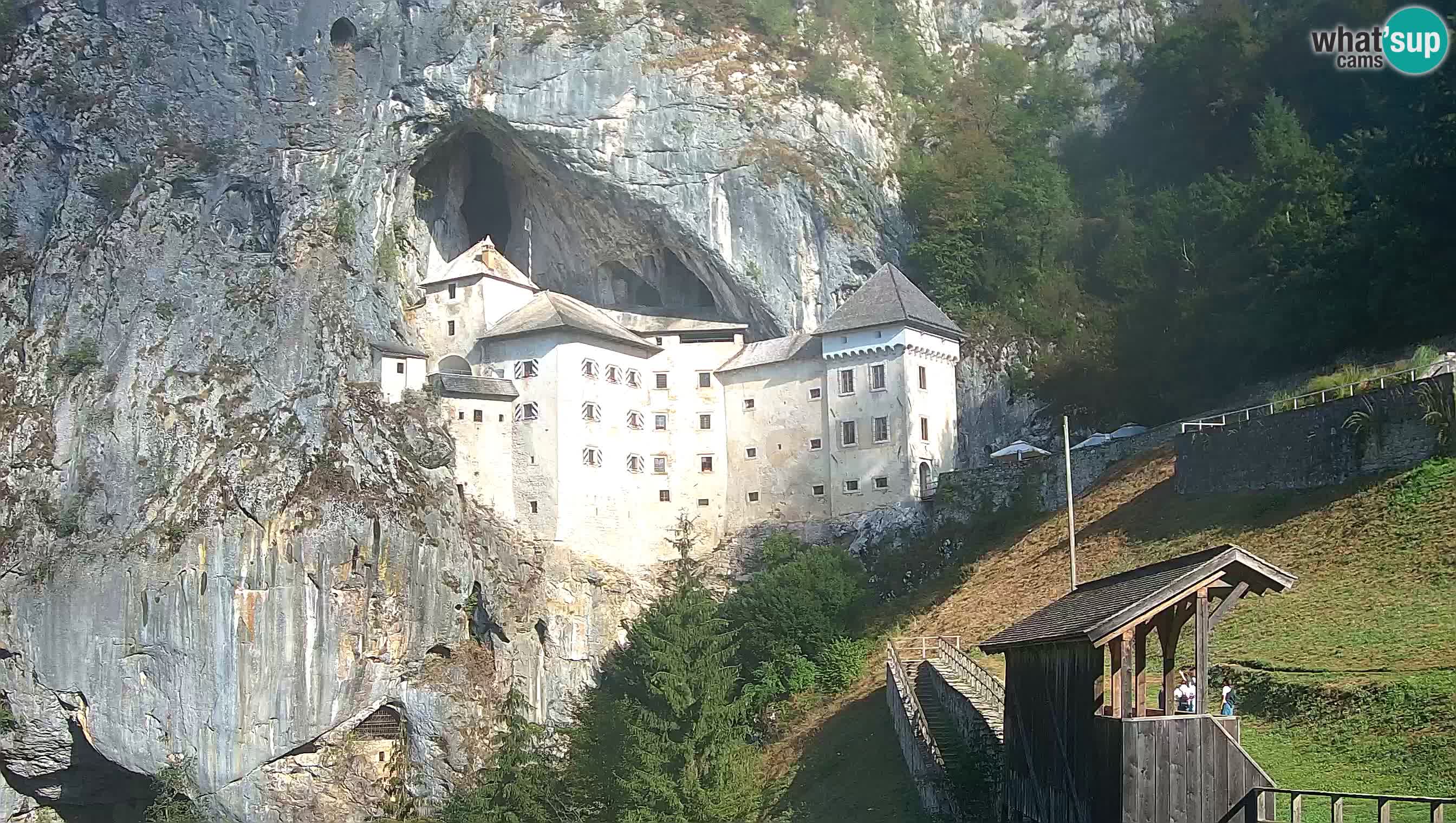Spletna kamera Predjamski grad – Grad Predjama – Postojna