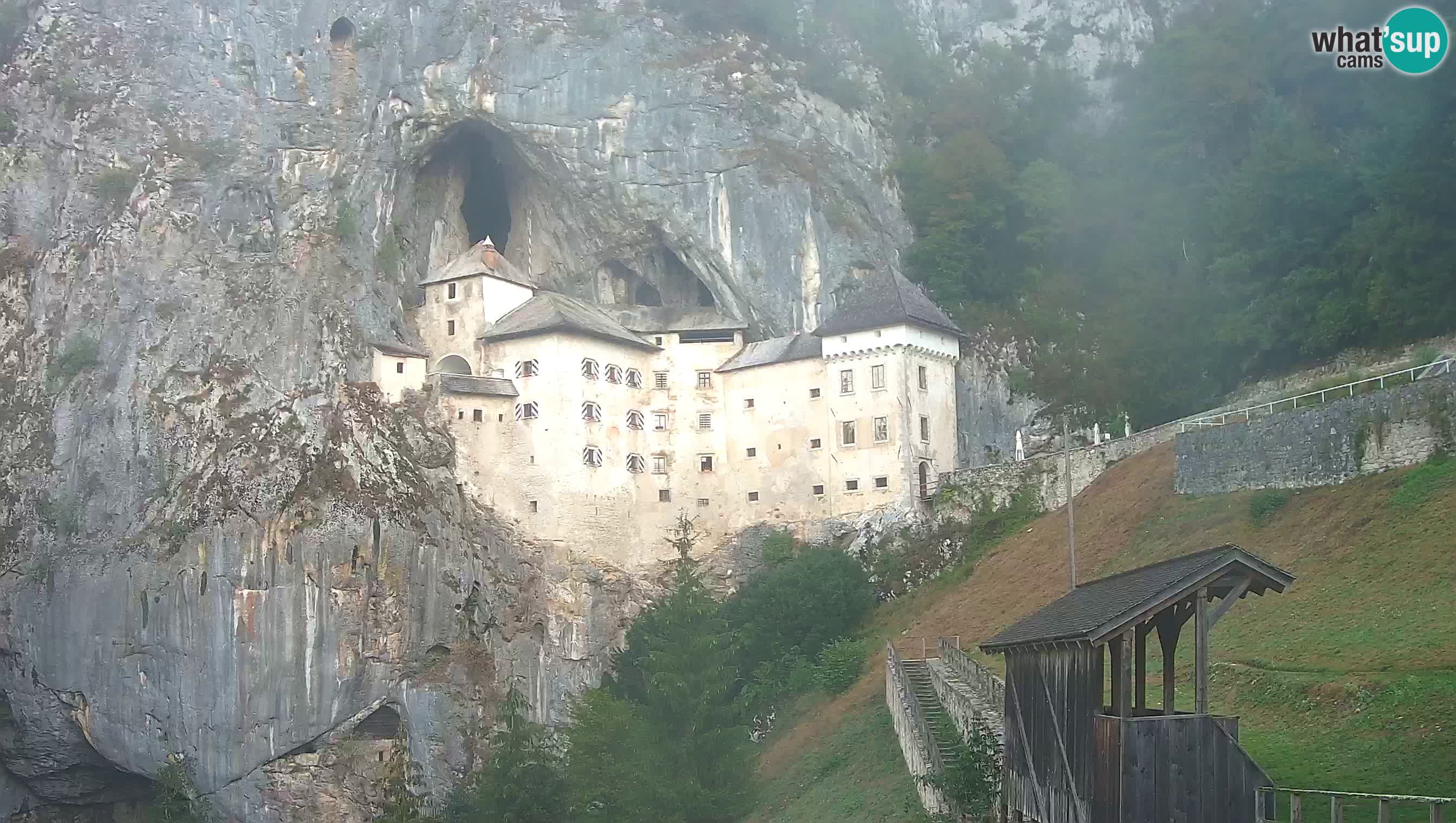 Spletna kamera Predjamski grad – Grad Predjama – Postojna