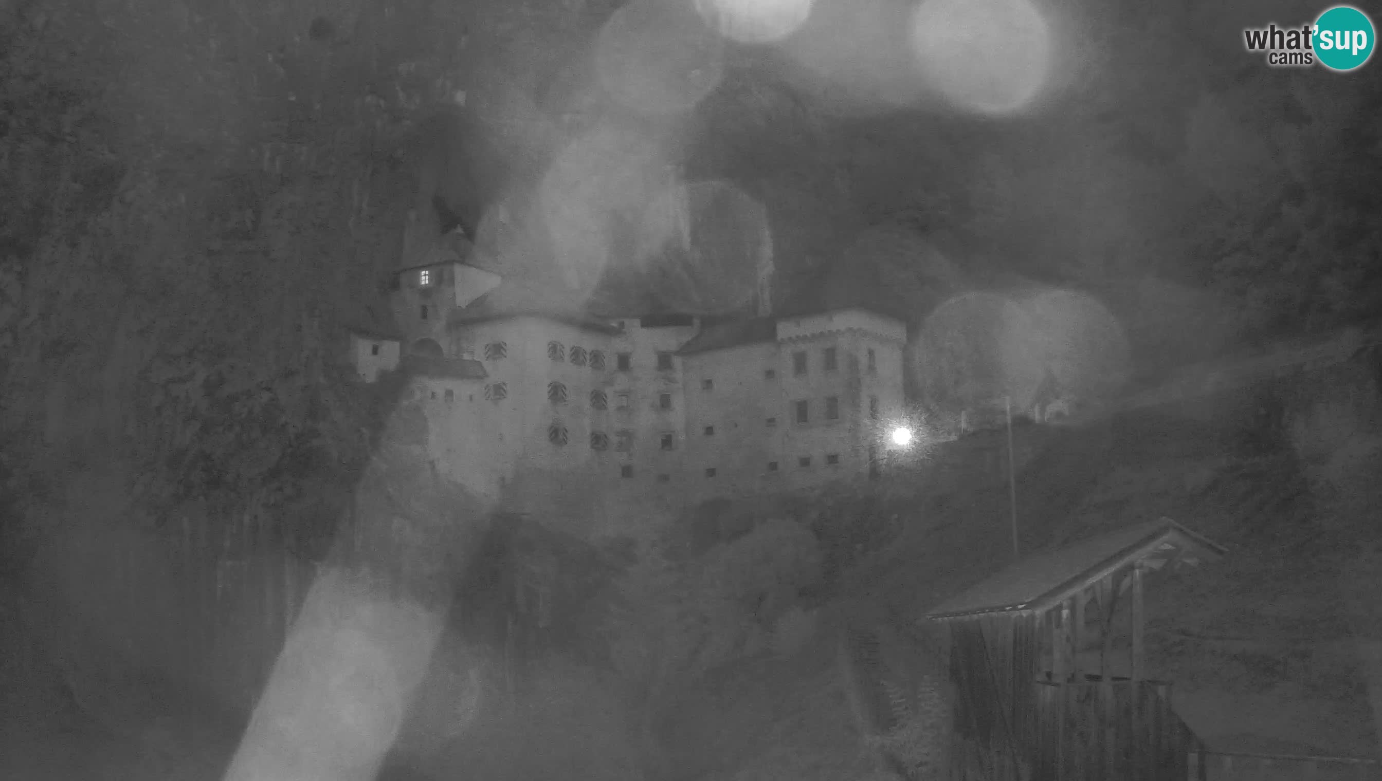 Spletna kamera Predjamski grad – Grad Predjama – Postojna