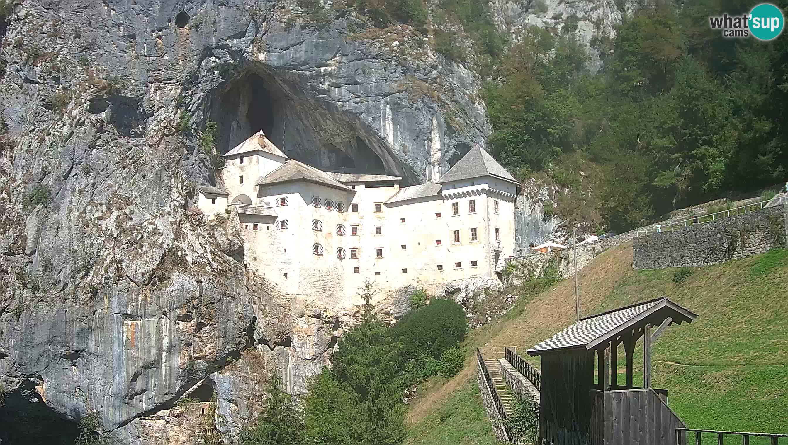 Spletna kamera Predjamski grad – Grad Predjama – Postojna