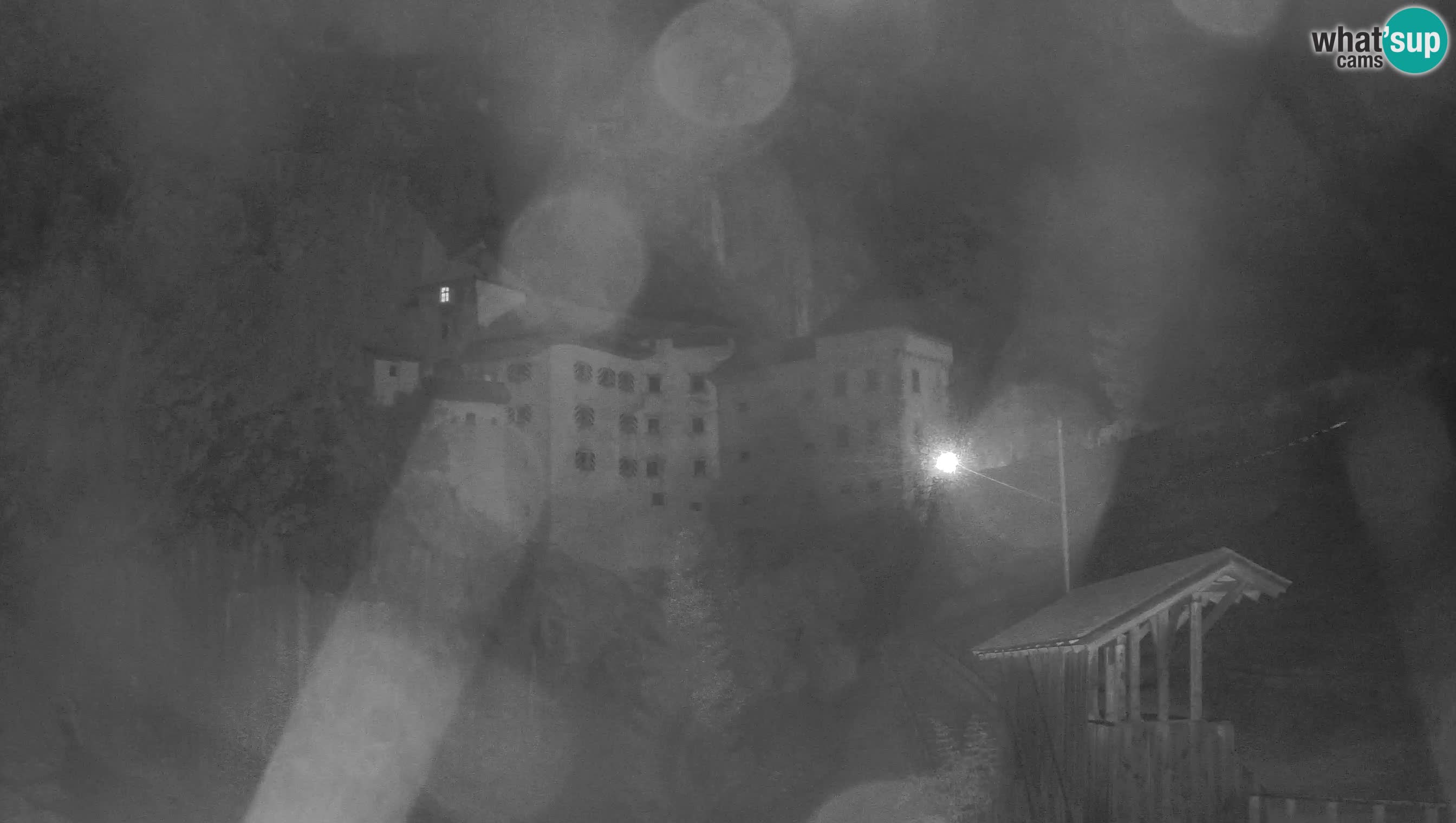 Spletna kamera Predjamski grad – Grad Predjama – Postojna