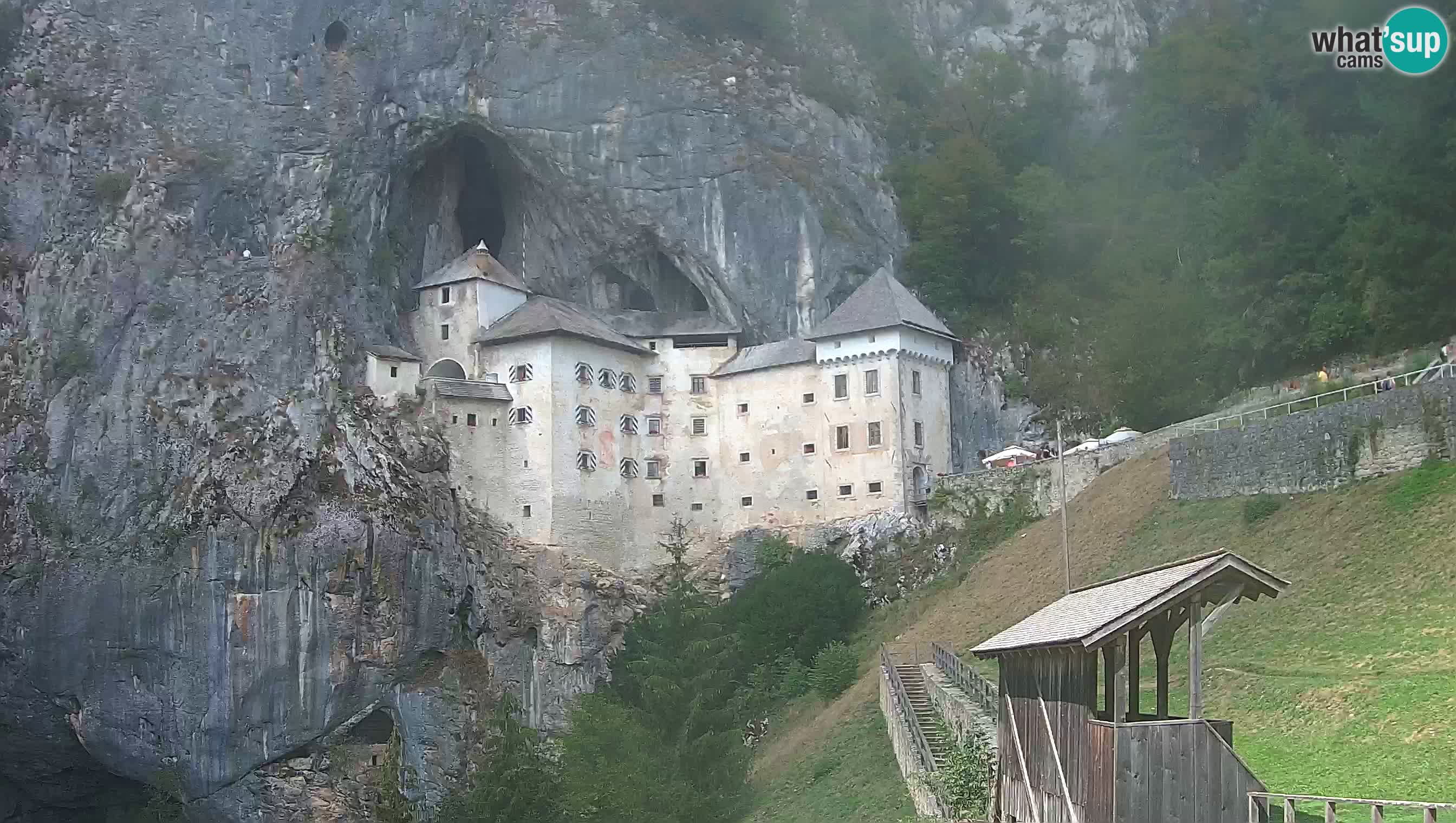 Spletna kamera Predjamski grad – Grad Predjama – Postojna