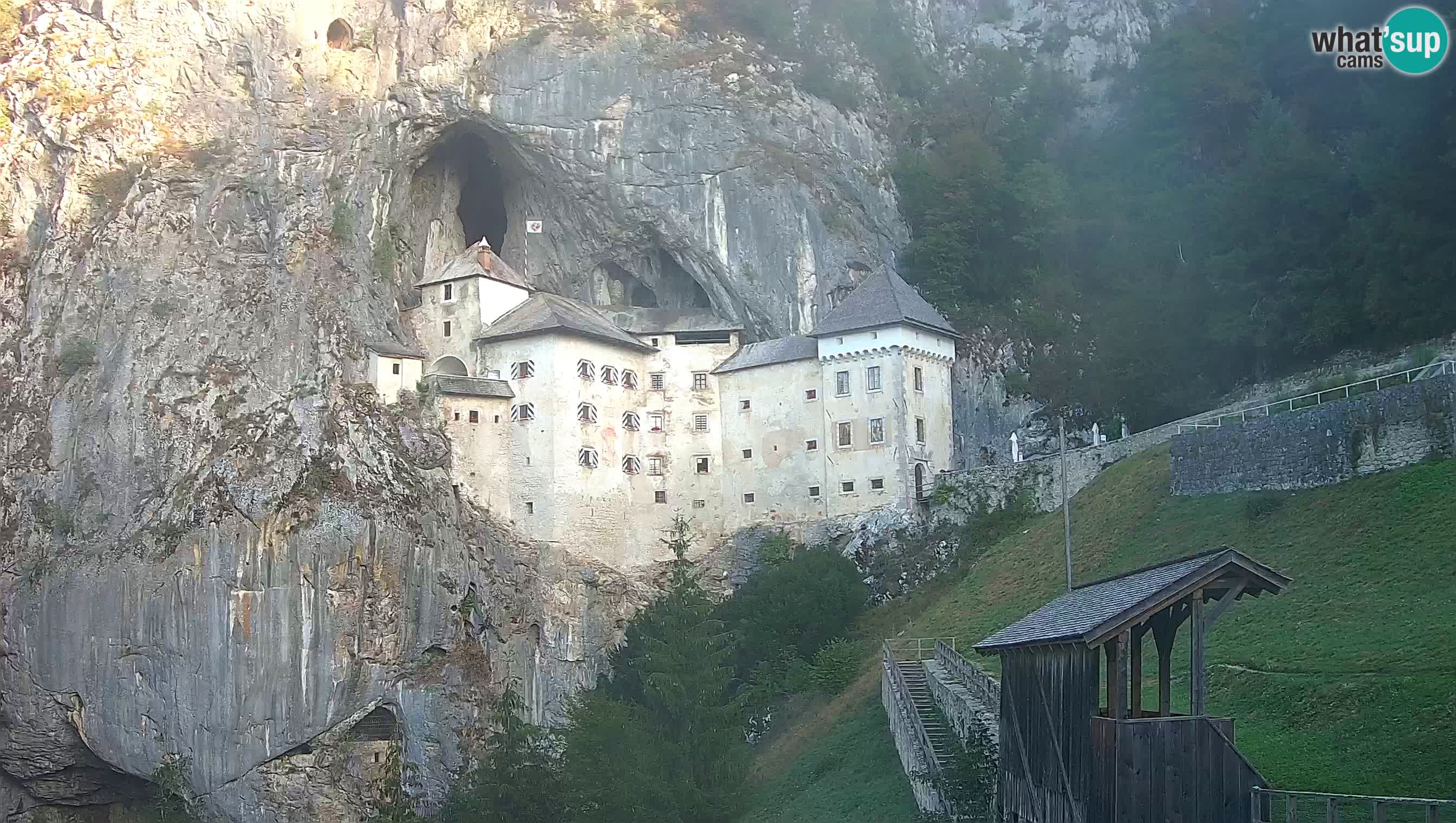 Spletna kamera Predjamski grad – Grad Predjama – Postojna