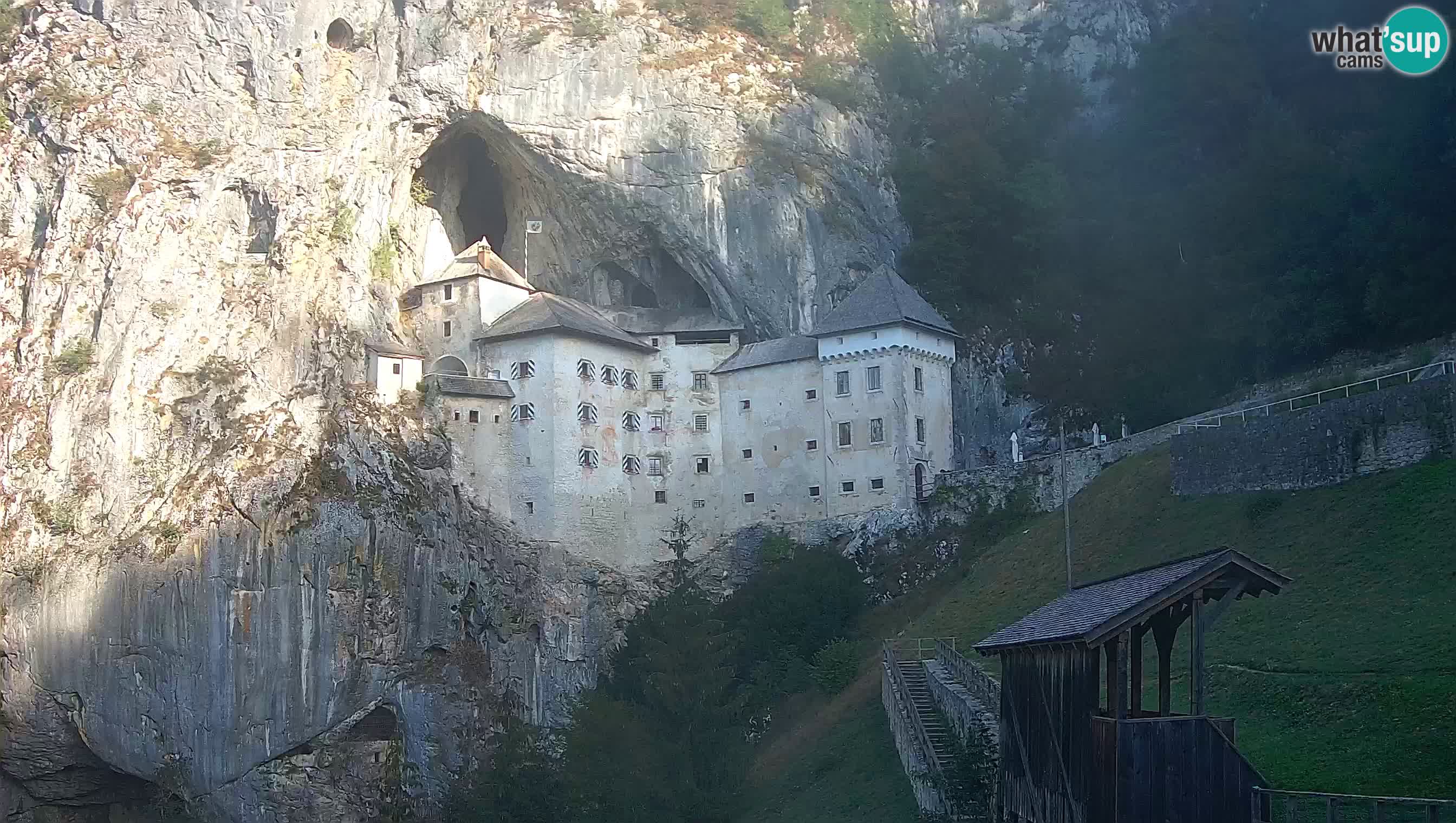 Spletna kamera Predjamski grad – Grad Predjama – Postojna