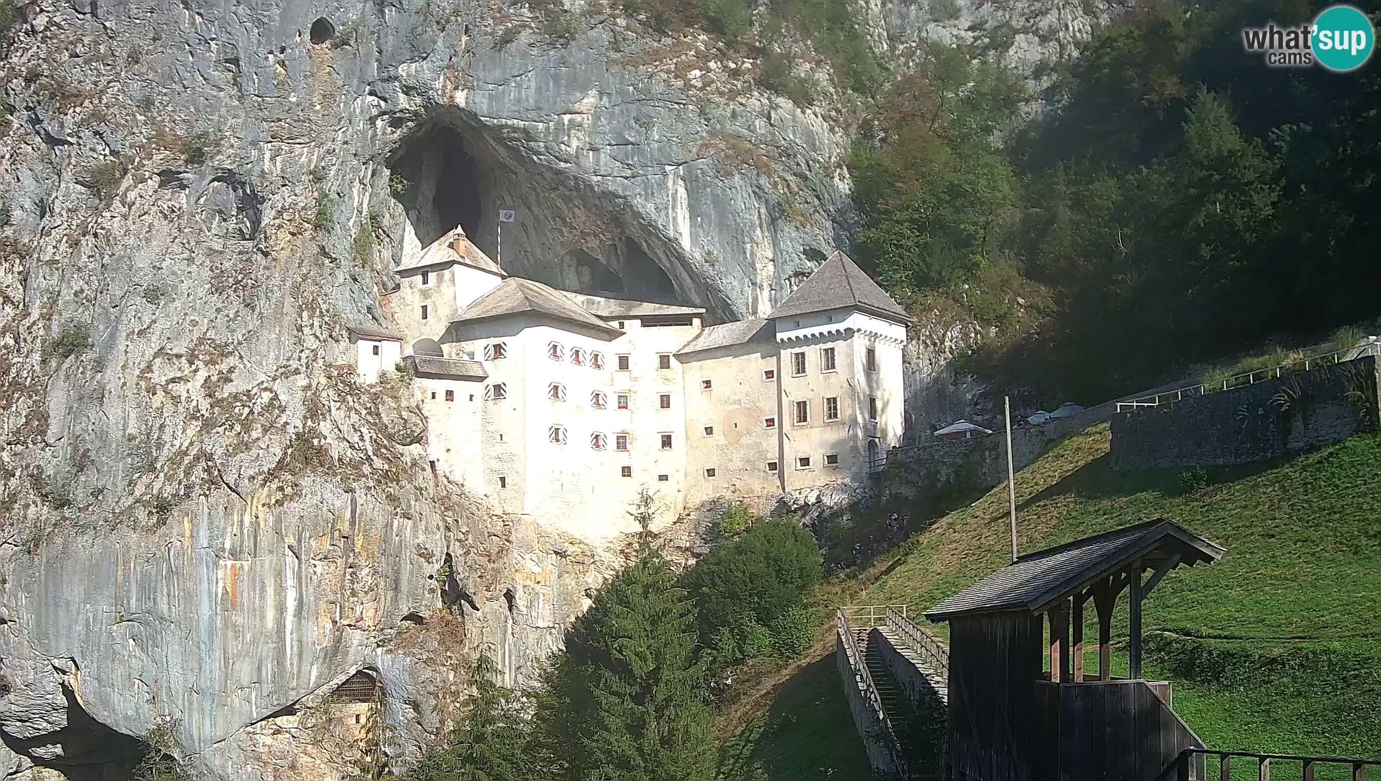Spletna kamera Predjamski grad – Grad Predjama – Postojna