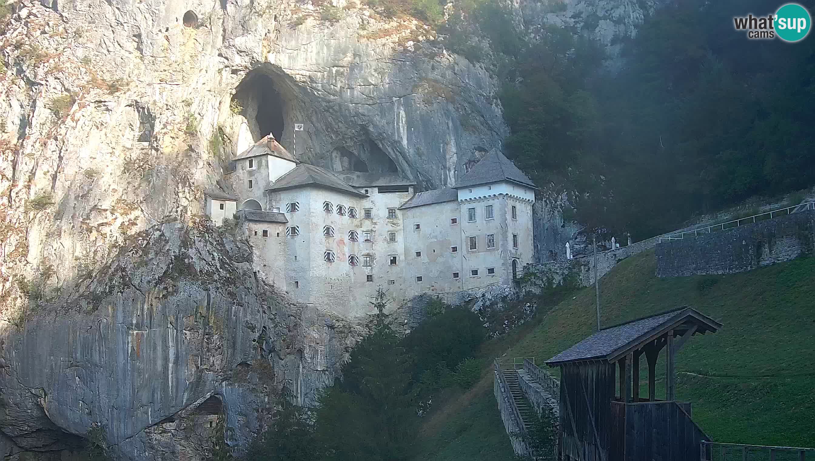 Spletna kamera Predjamski grad – Grad Predjama – Postojna