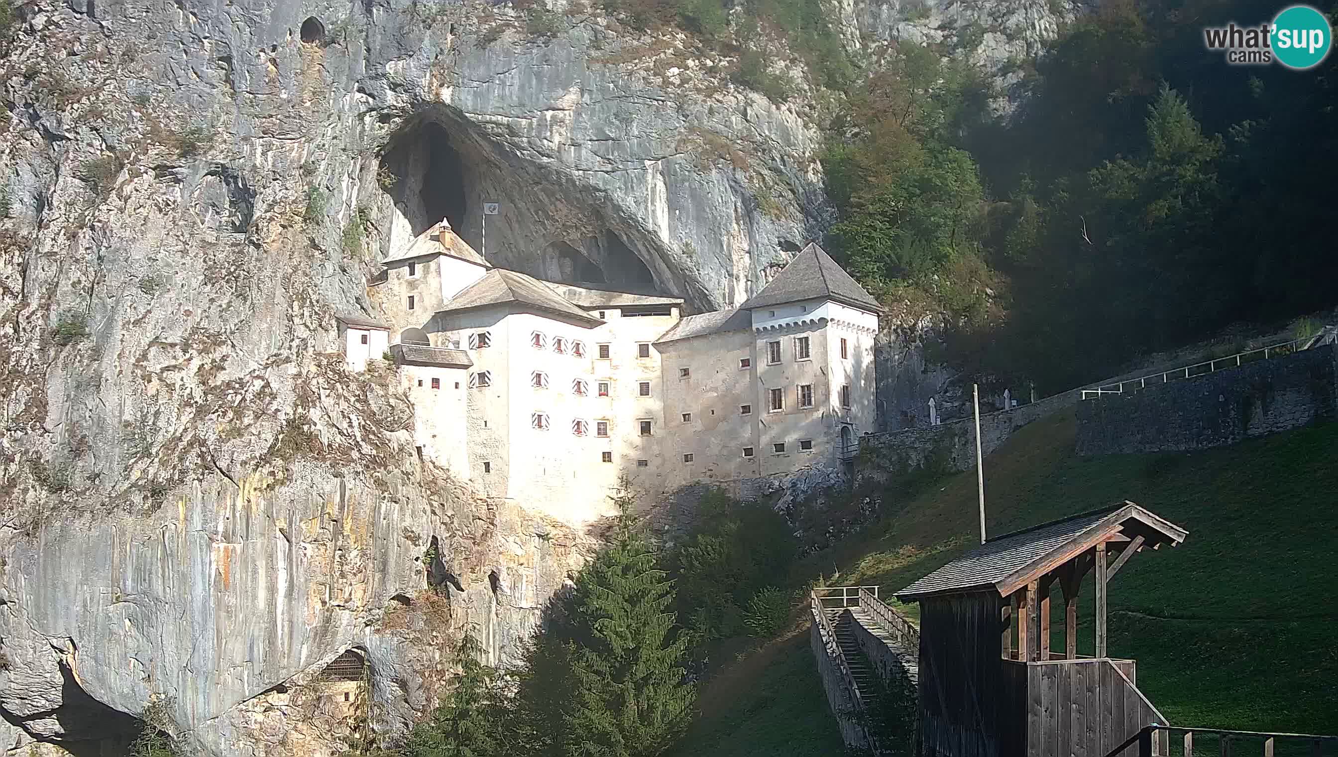 Spletna kamera Predjamski grad – Grad Predjama – Postojna