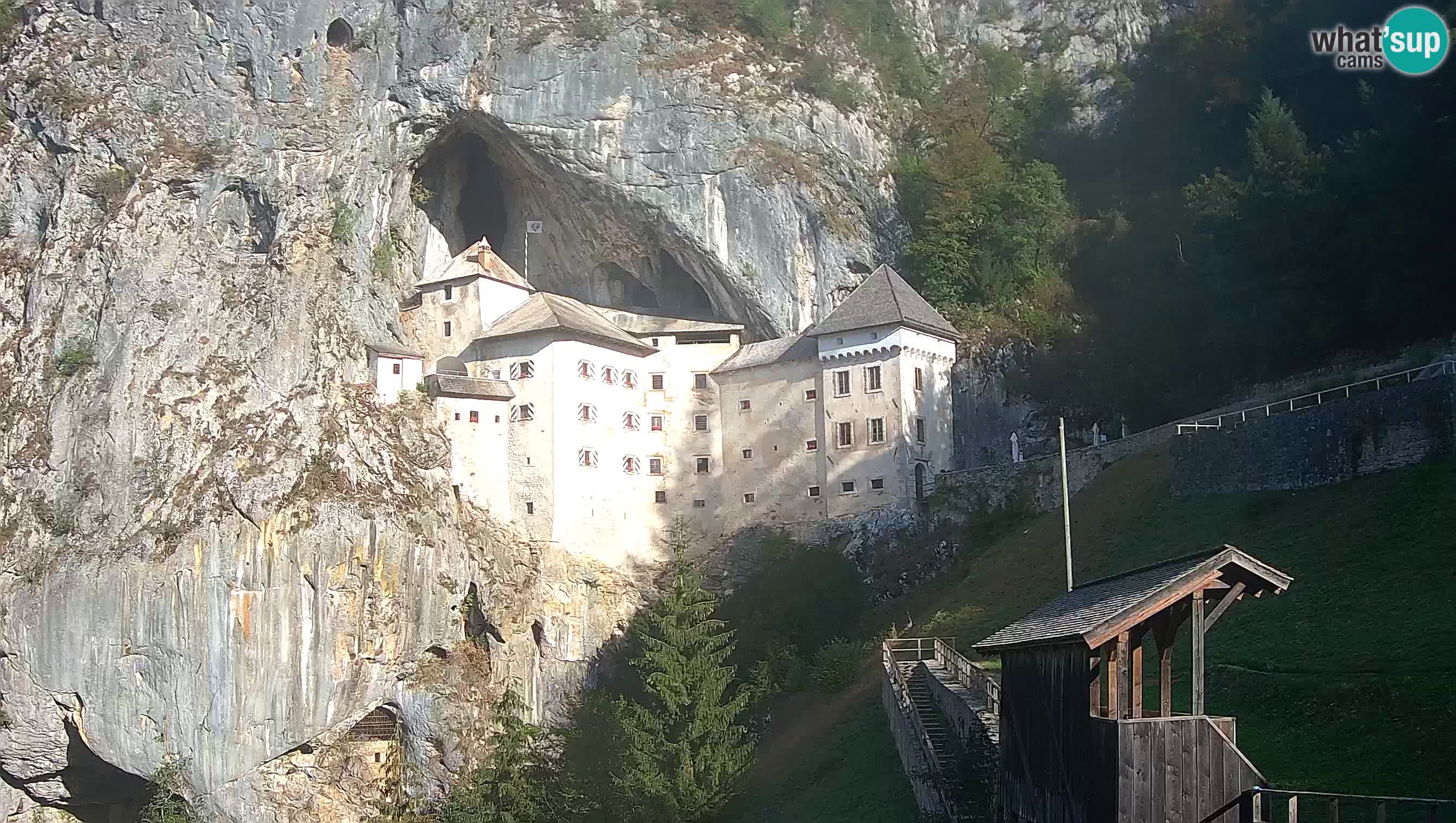 Spletna kamera Predjamski grad – Grad Predjama – Postojna