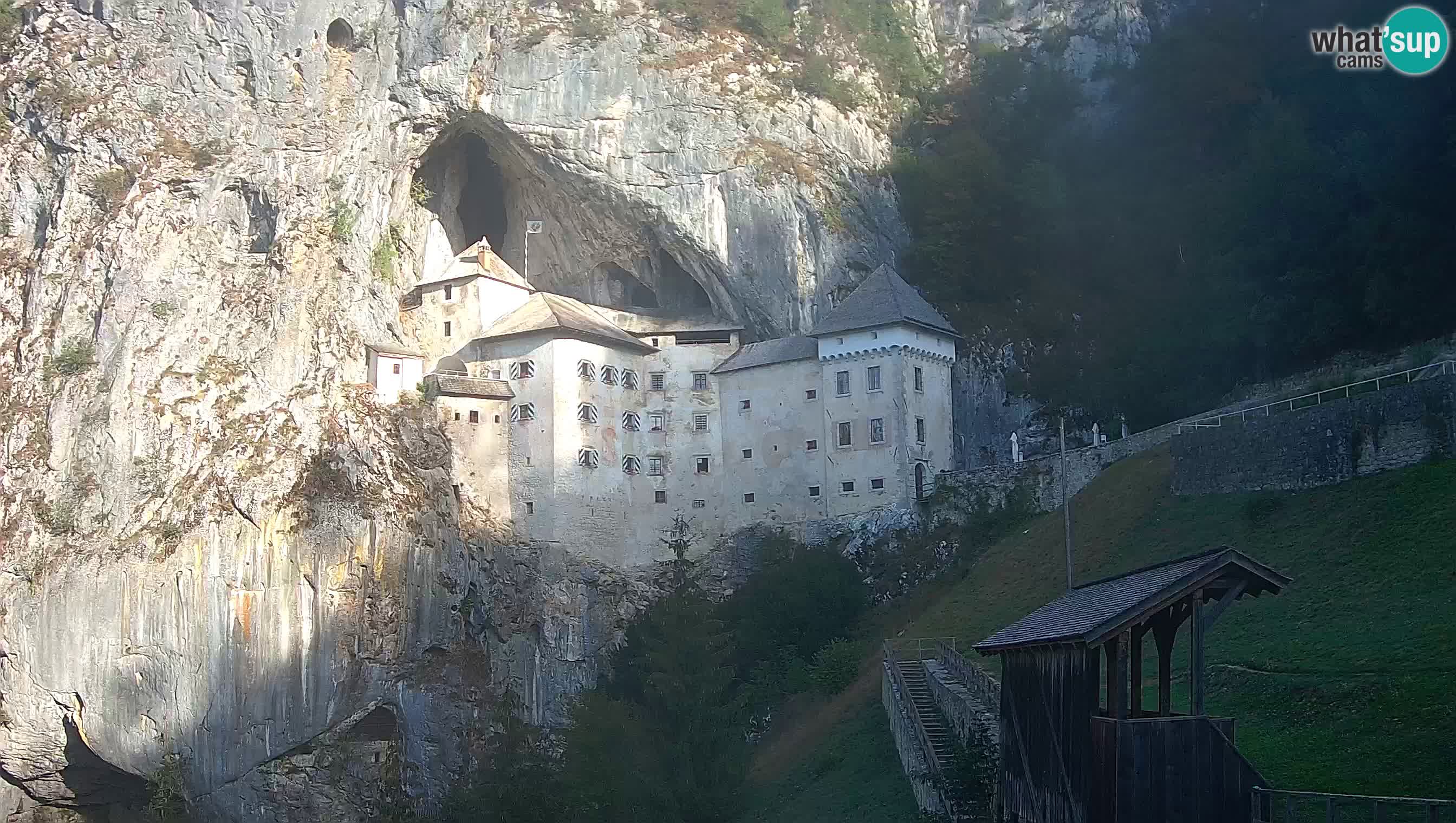 Spletna kamera Predjamski grad – Grad Predjama – Postojna