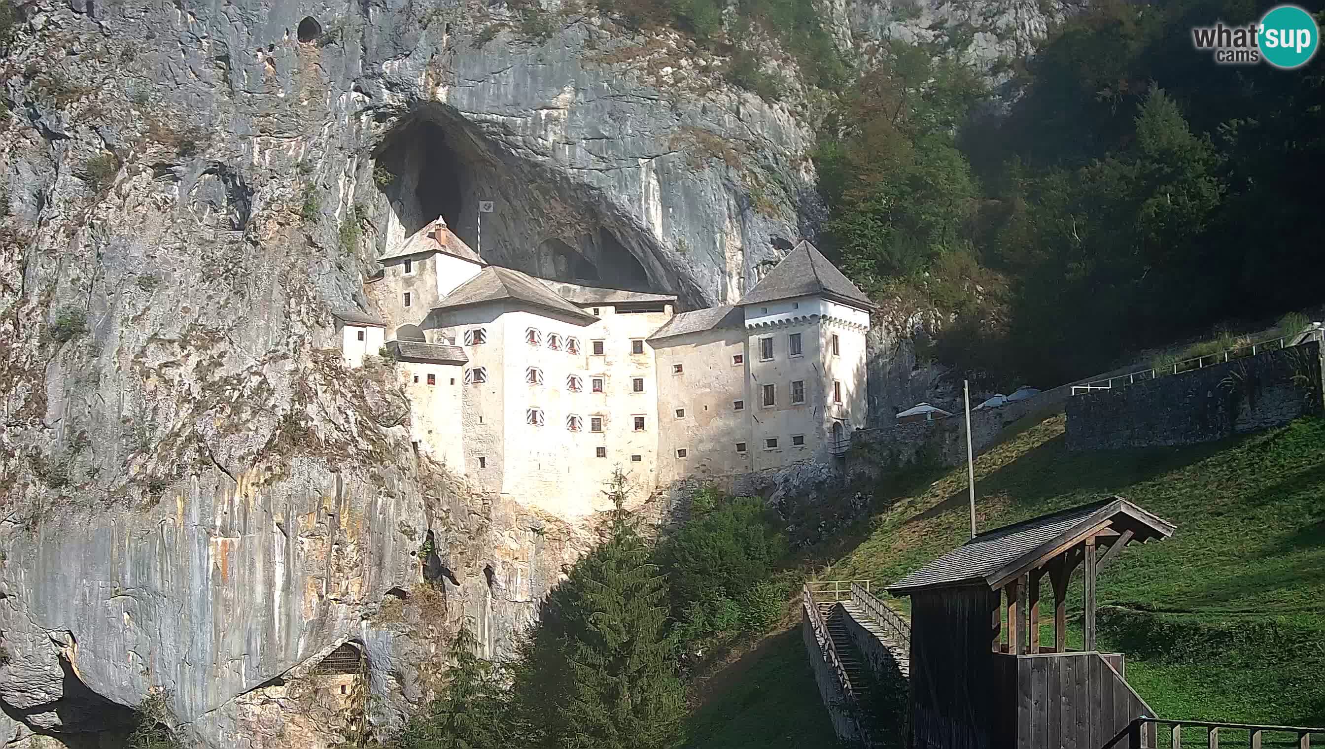 Spletna kamera Predjamski grad – Grad Predjama – Postojna