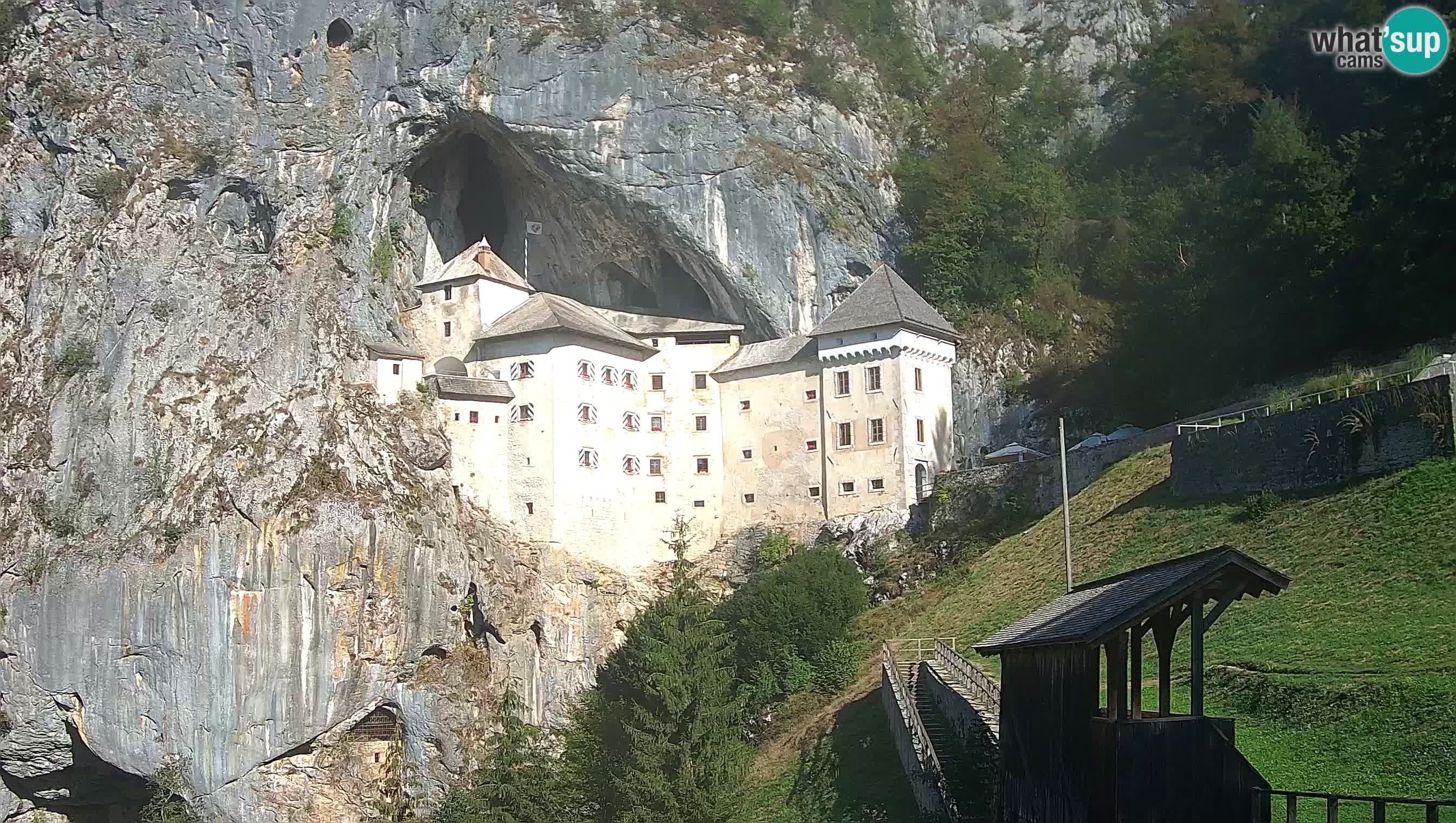 Spletna kamera Predjamski grad – Grad Predjama – Postojna