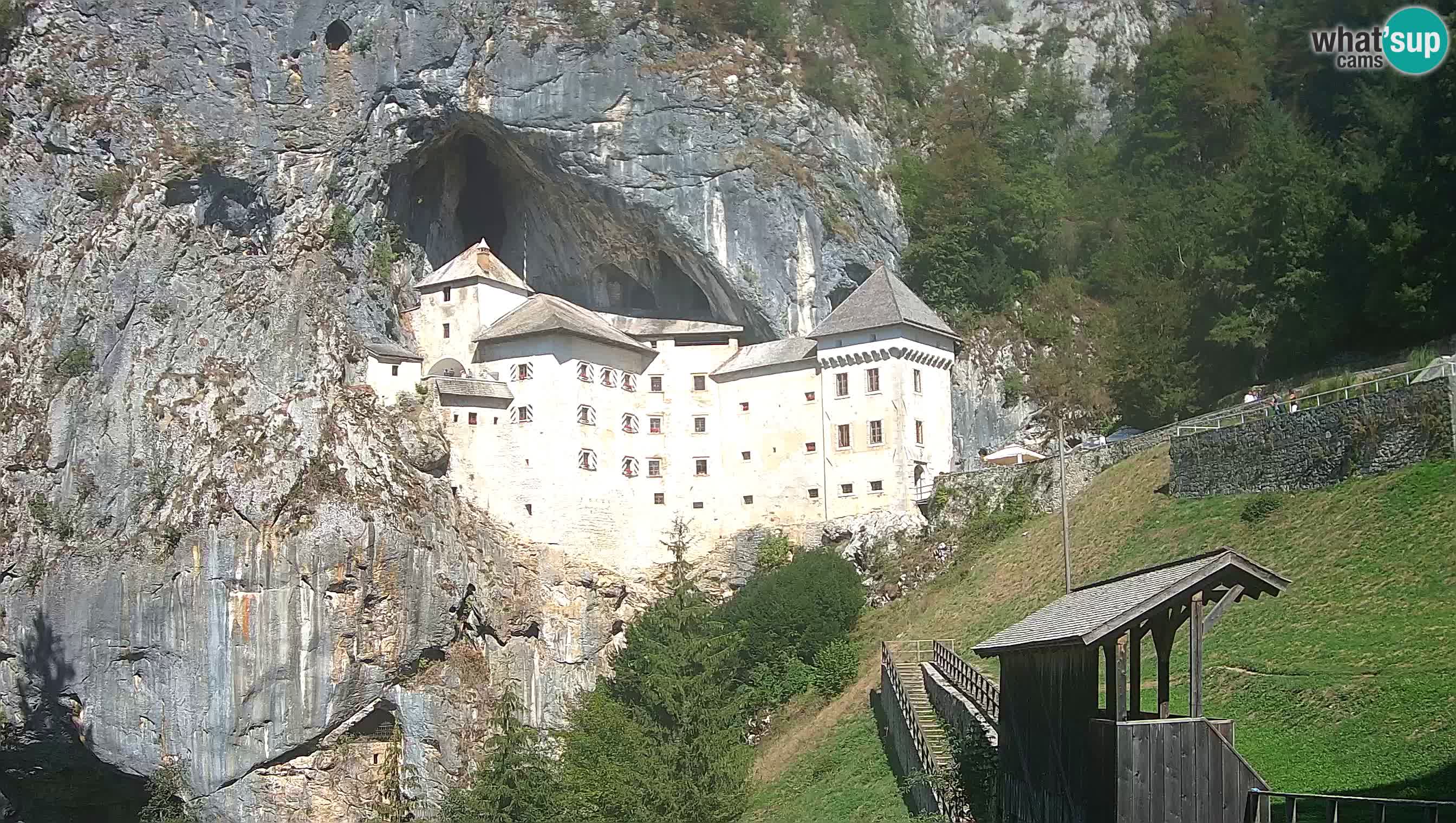 Spletna kamera Predjamski grad – Grad Predjama – Postojna