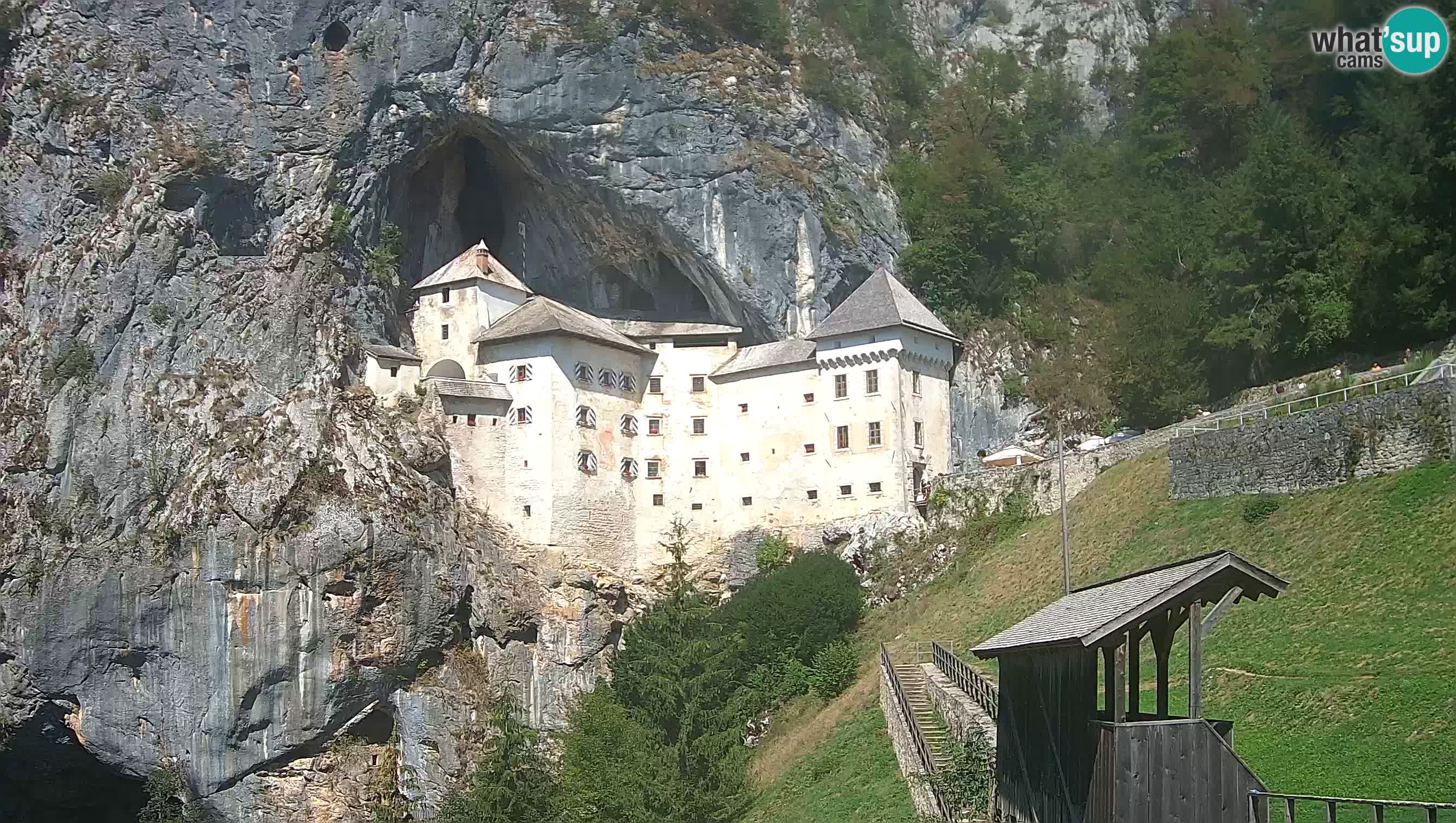 Spletna kamera Predjamski grad – Grad Predjama – Postojna