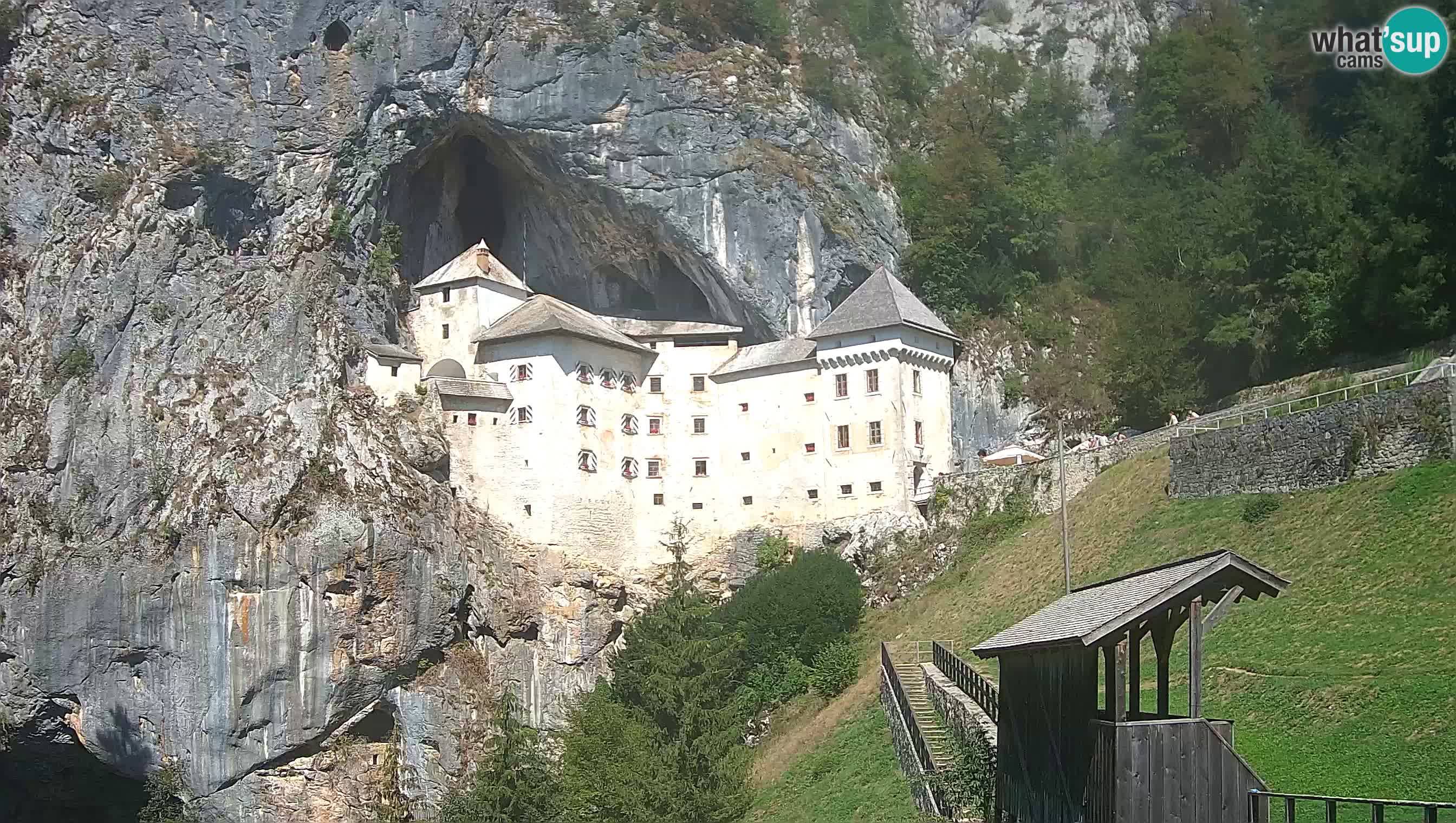 Spletna kamera Predjamski grad – Grad Predjama – Postojna
