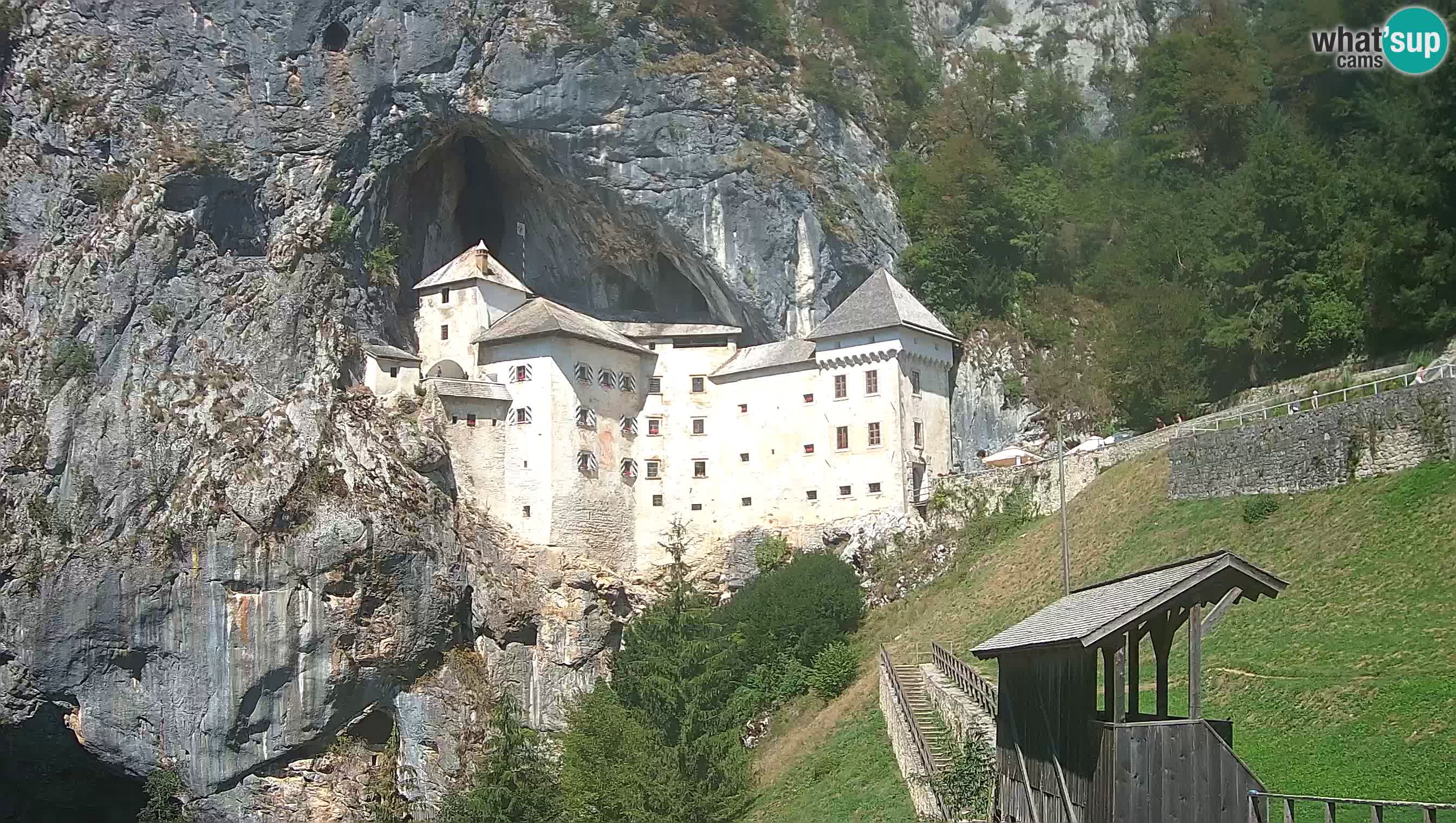 Spletna kamera Predjamski grad – Grad Predjama – Postojna