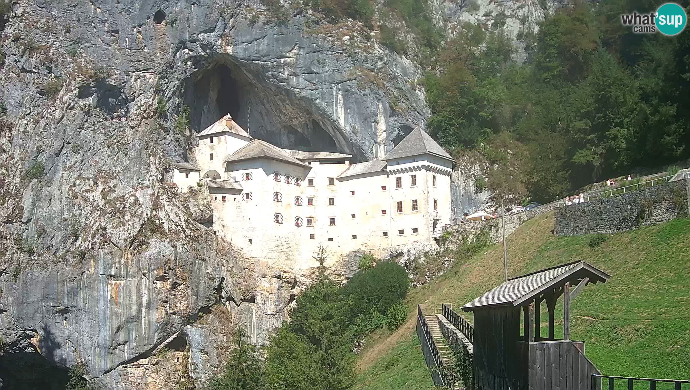Spletna kamera Predjamski grad – Grad Predjama – Postojna