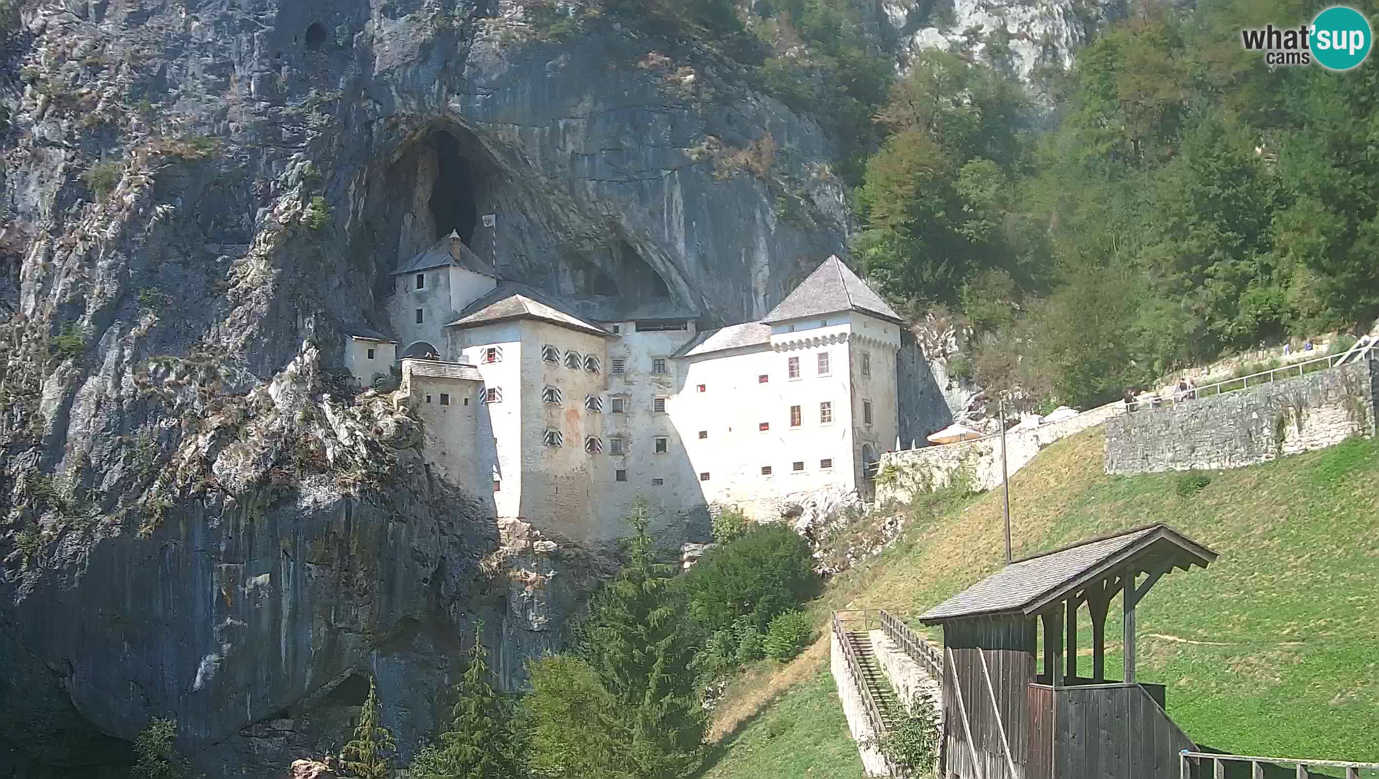 Spletna kamera Predjamski grad – Grad Predjama – Postojna