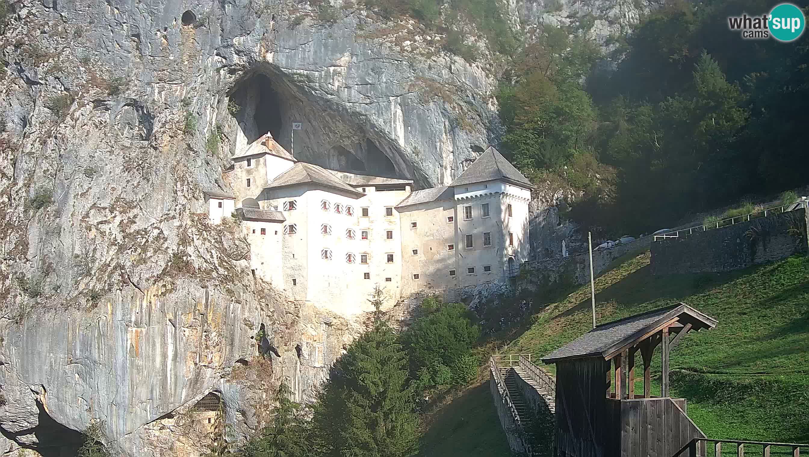 Spletna kamera Predjamski grad – Grad Predjama – Postojna
