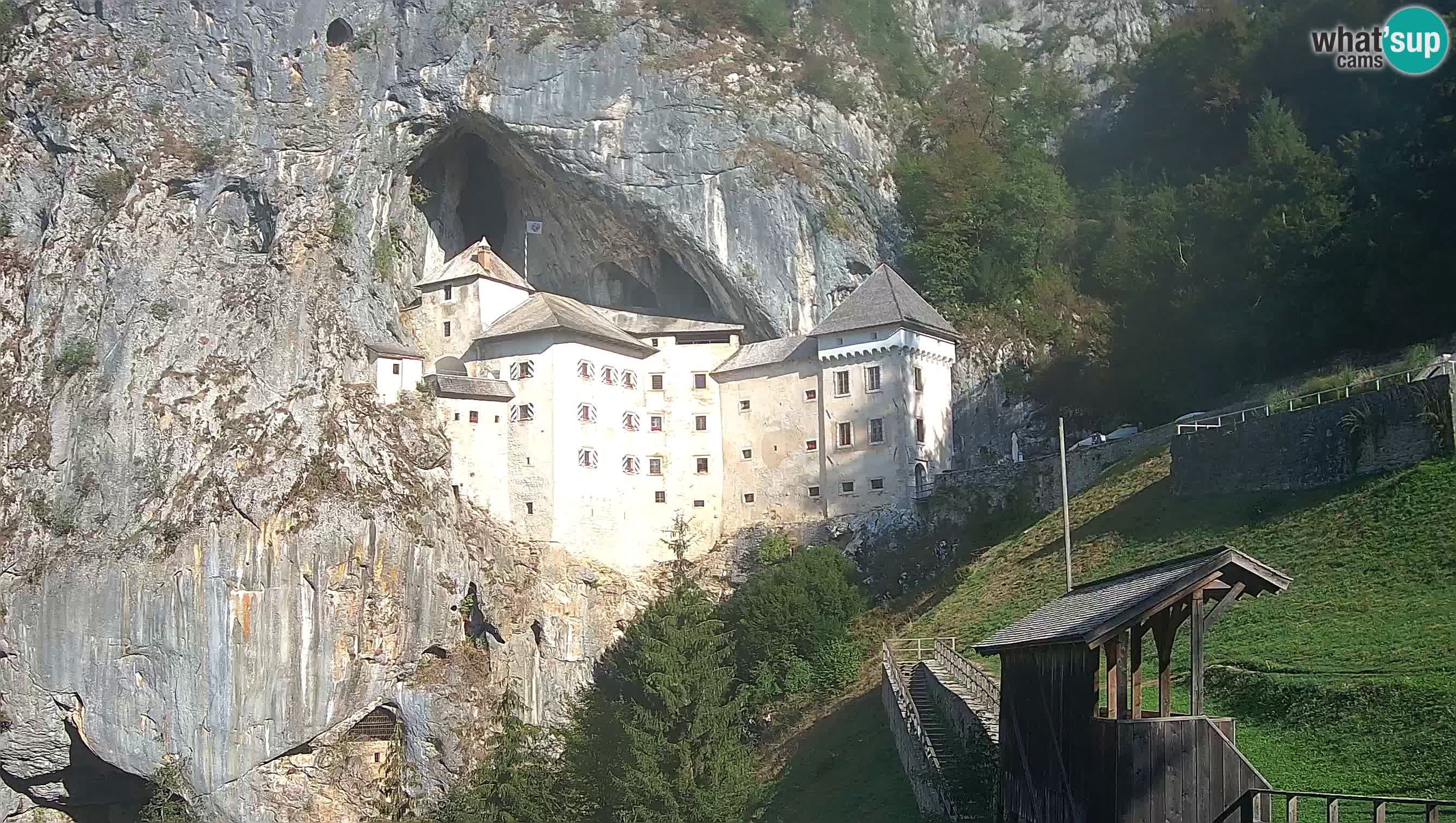 Spletna kamera Predjamski grad – Grad Predjama – Postojna
