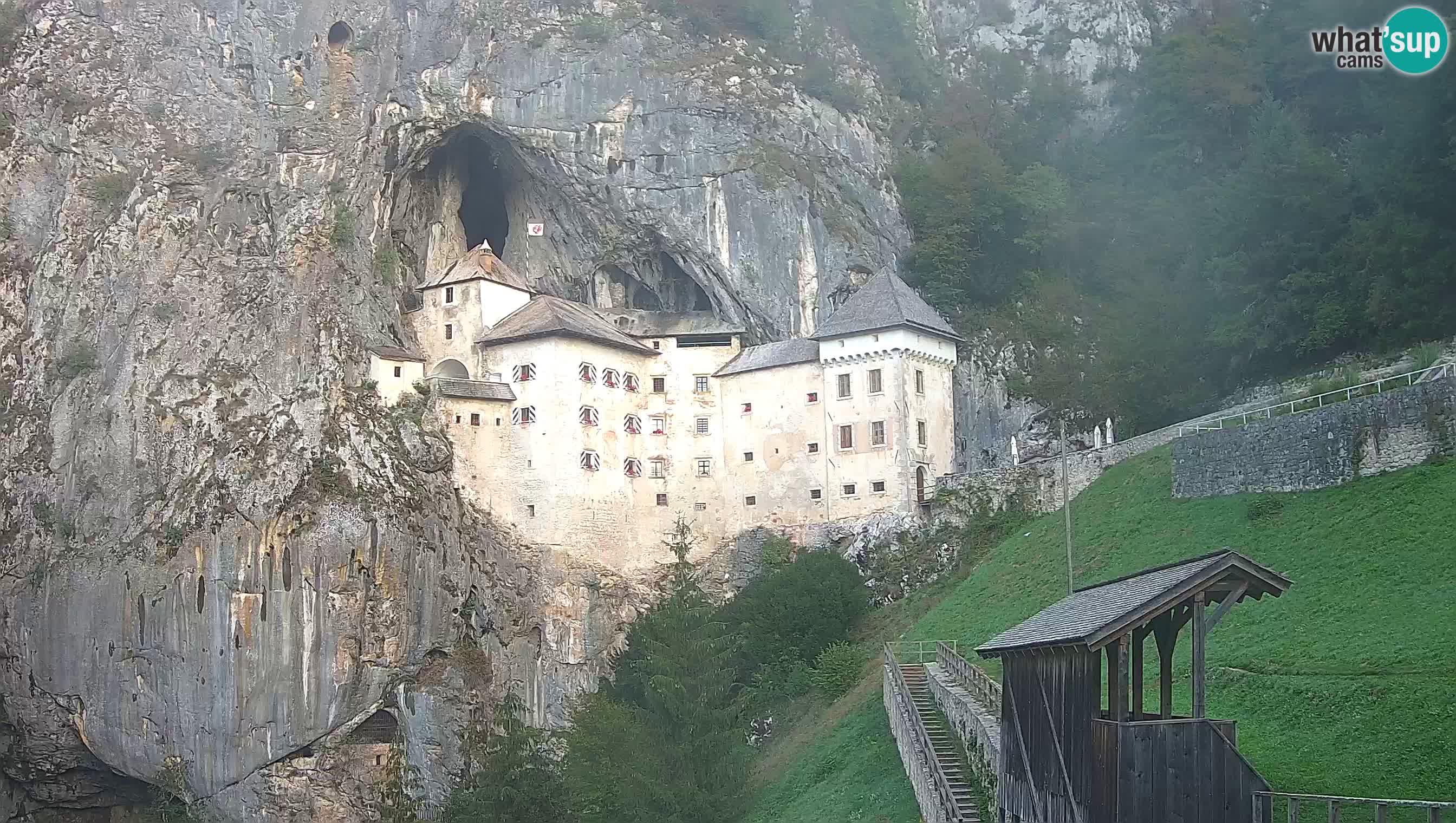 Spletna kamera Predjamski grad – Grad Predjama – Postojna