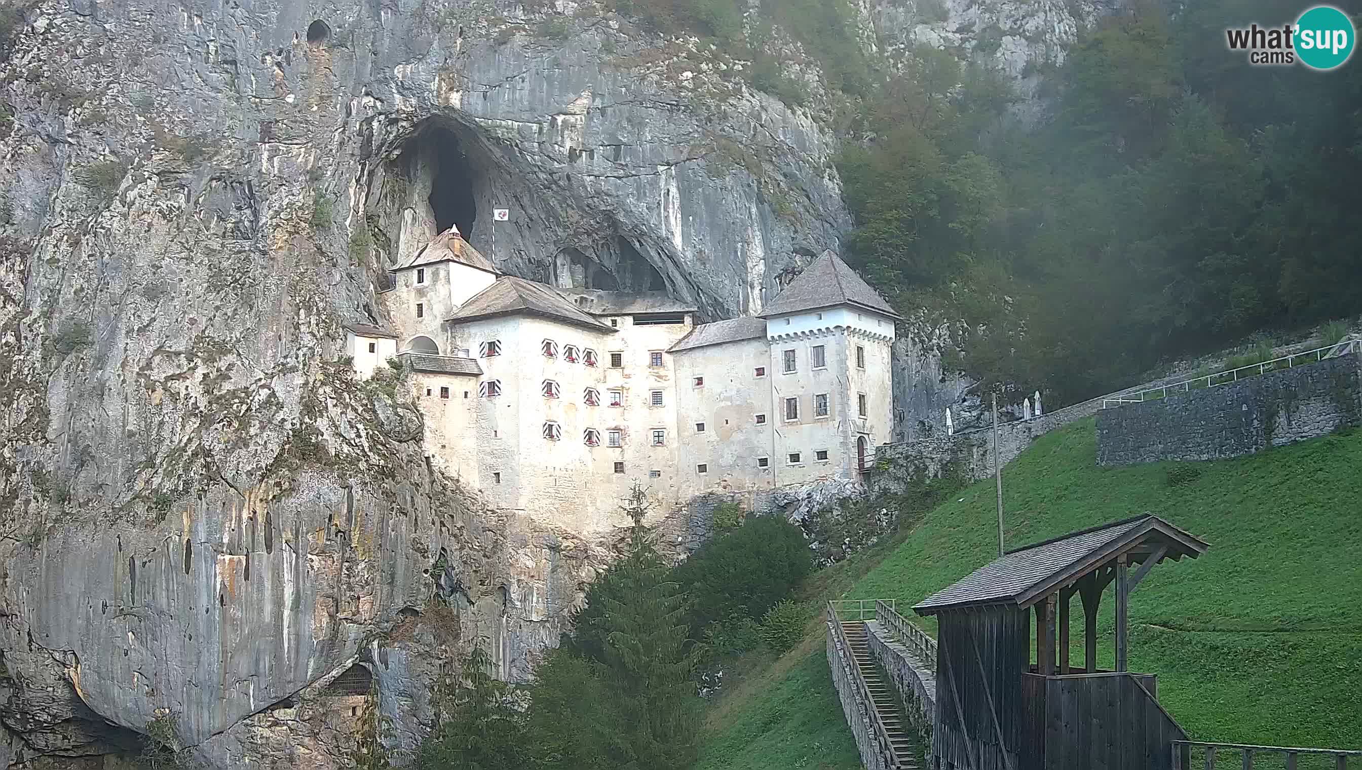 Spletna kamera Predjamski grad – Grad Predjama – Postojna