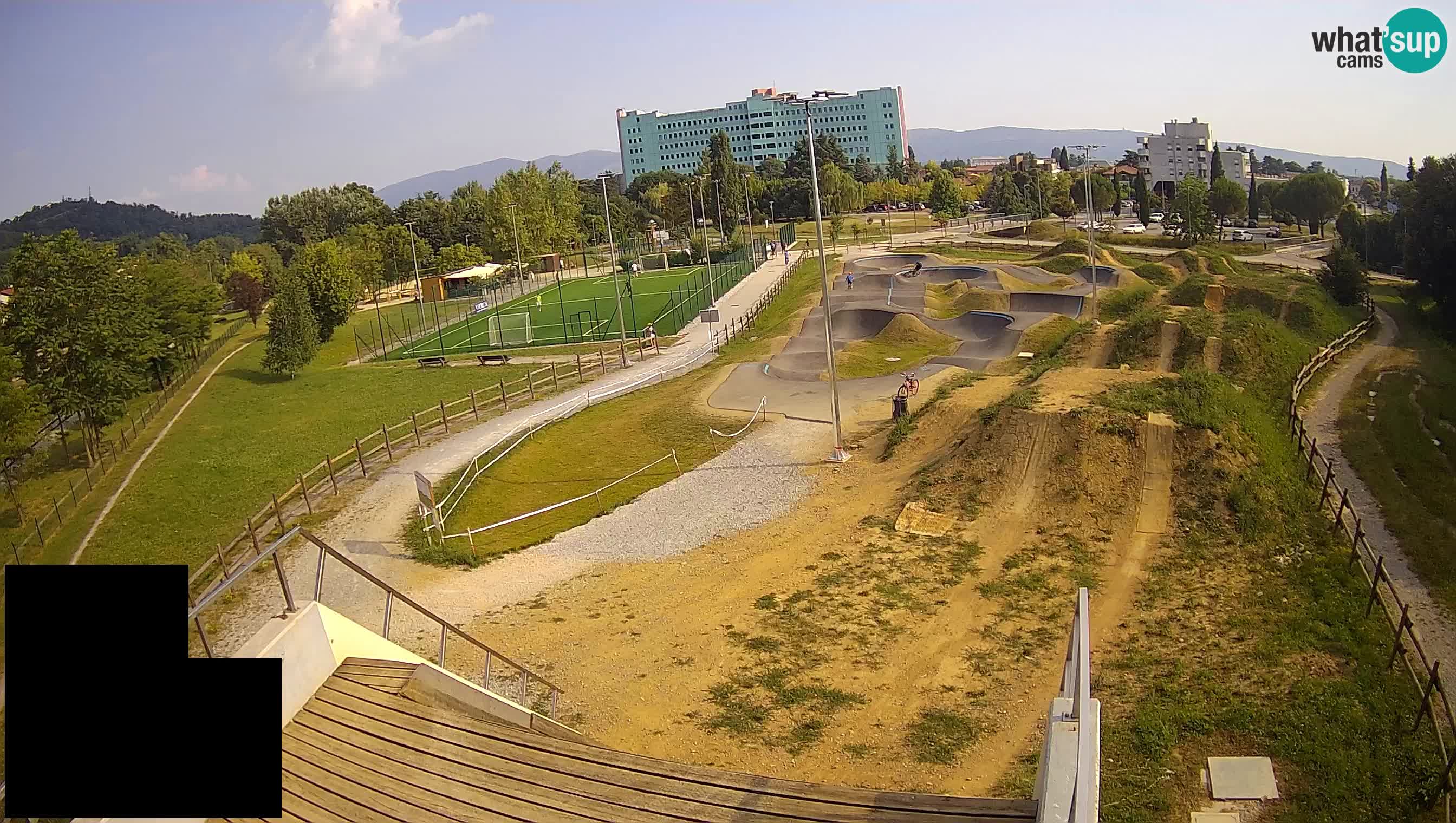 Cámara web en vivo del parque deportivo Šempeter pri Gorici – Eslovenia